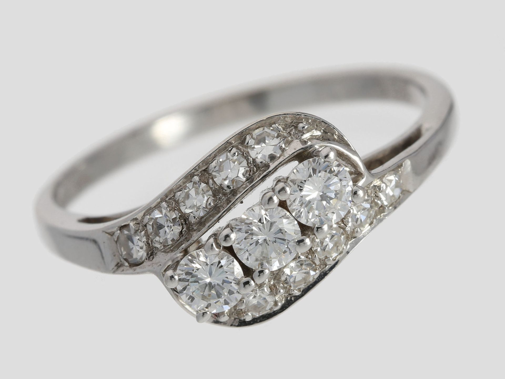 Ring: zierlicher weißgoldener Diamantring, insgesamt ca. 0,5ct, 14K Gold<