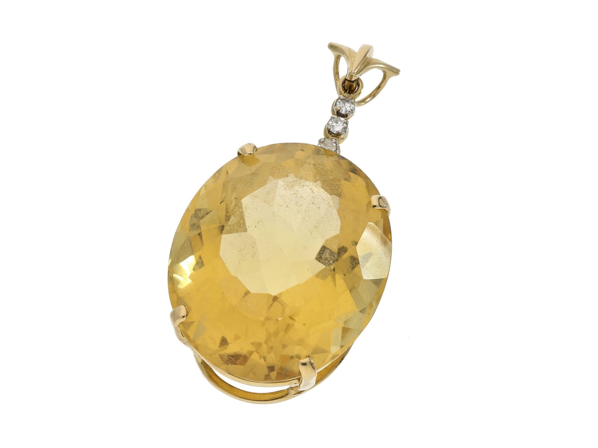 Anhänger: goldgelber Citrinanhänger im oval mixed cut, großer Citrin von ca. 34ct<br