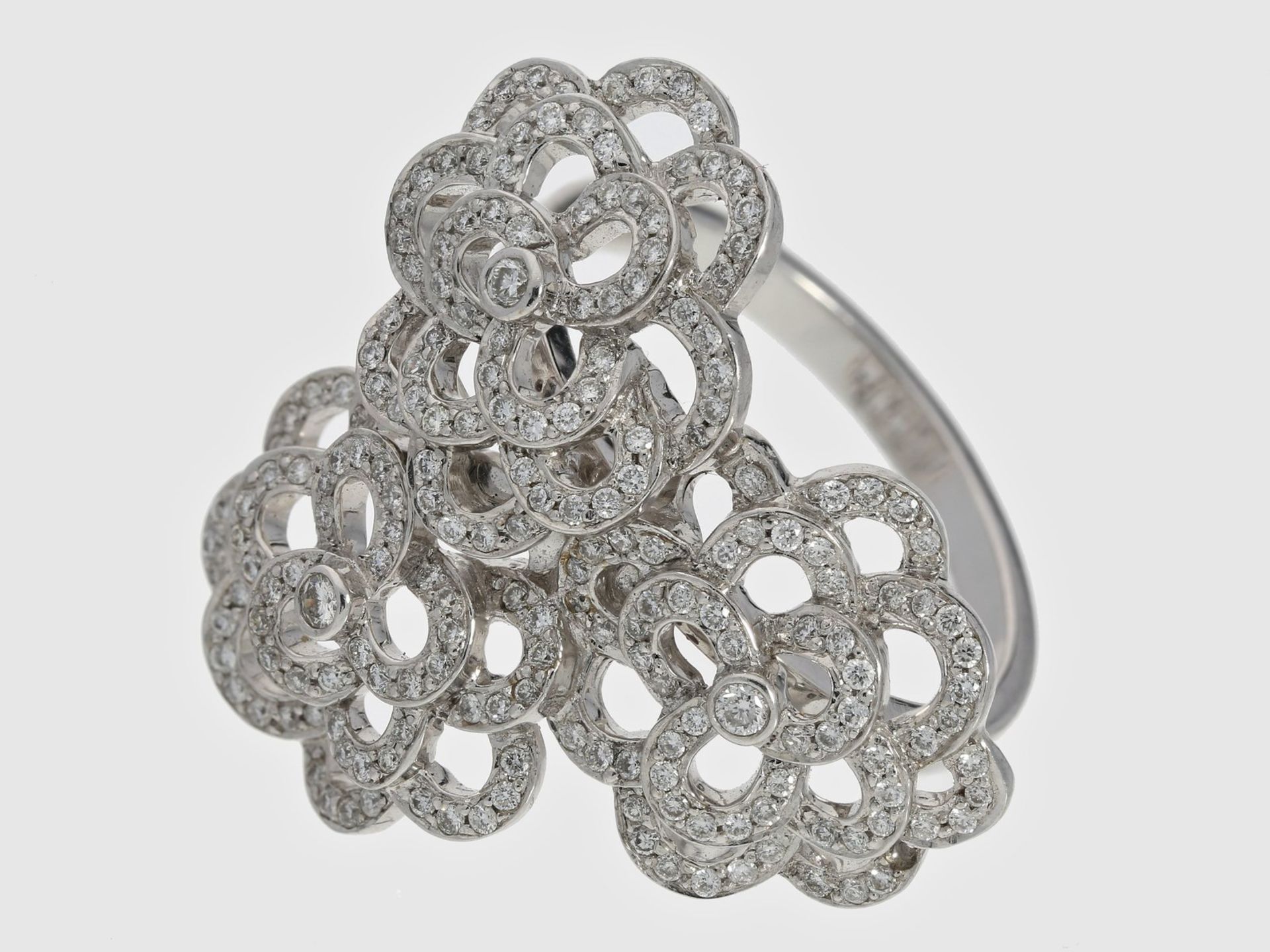 Ring: äußerst dekorativer Brillant-Damenring, ca. 0,62ct, ungetragen aus einer GeschäftsauflösungCa.