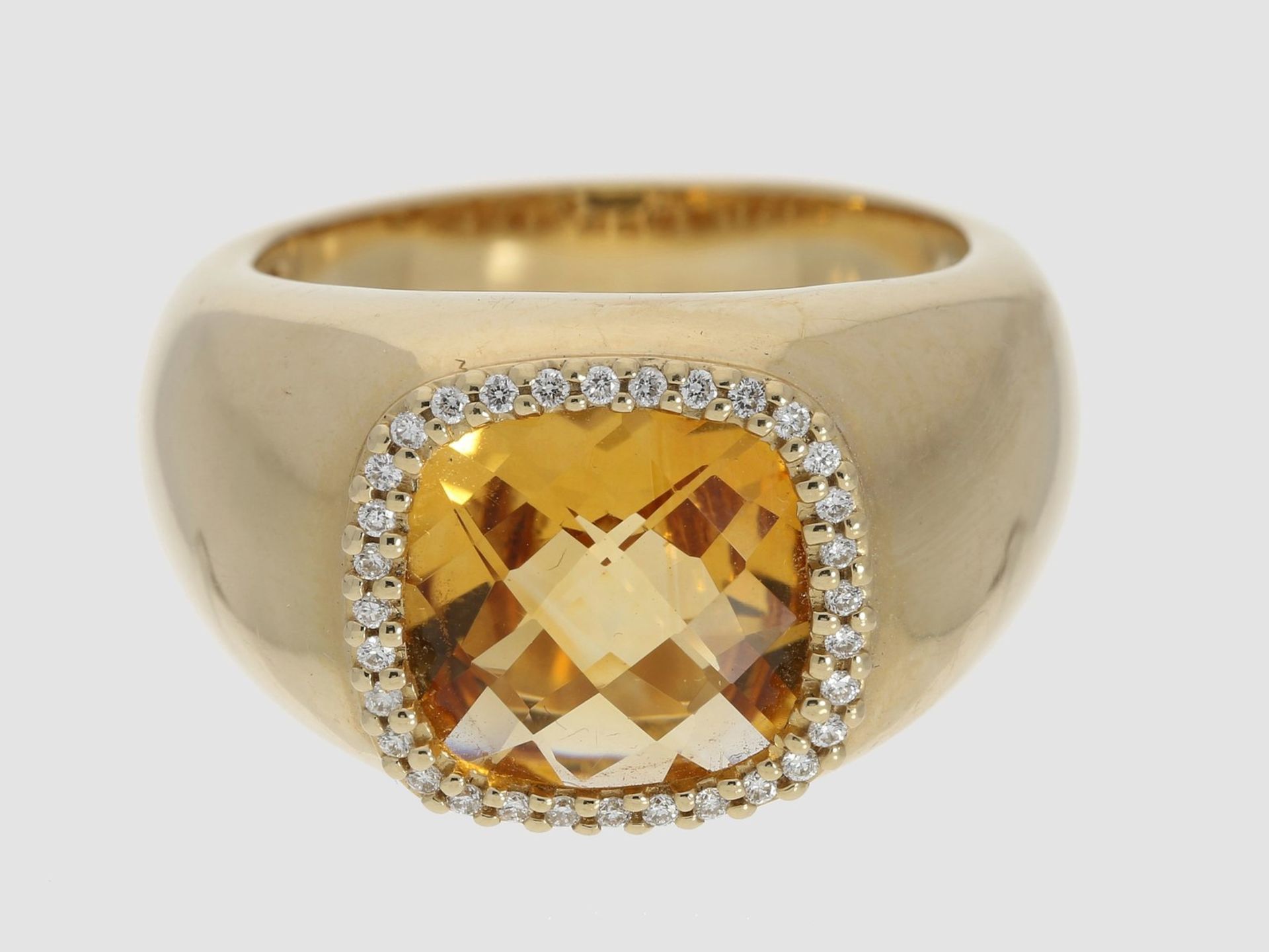 Ring: sehr dekorativer und neuwertiger Goldschmiedering mit Citrin und Brillanten, ca. 4,22ctCa.