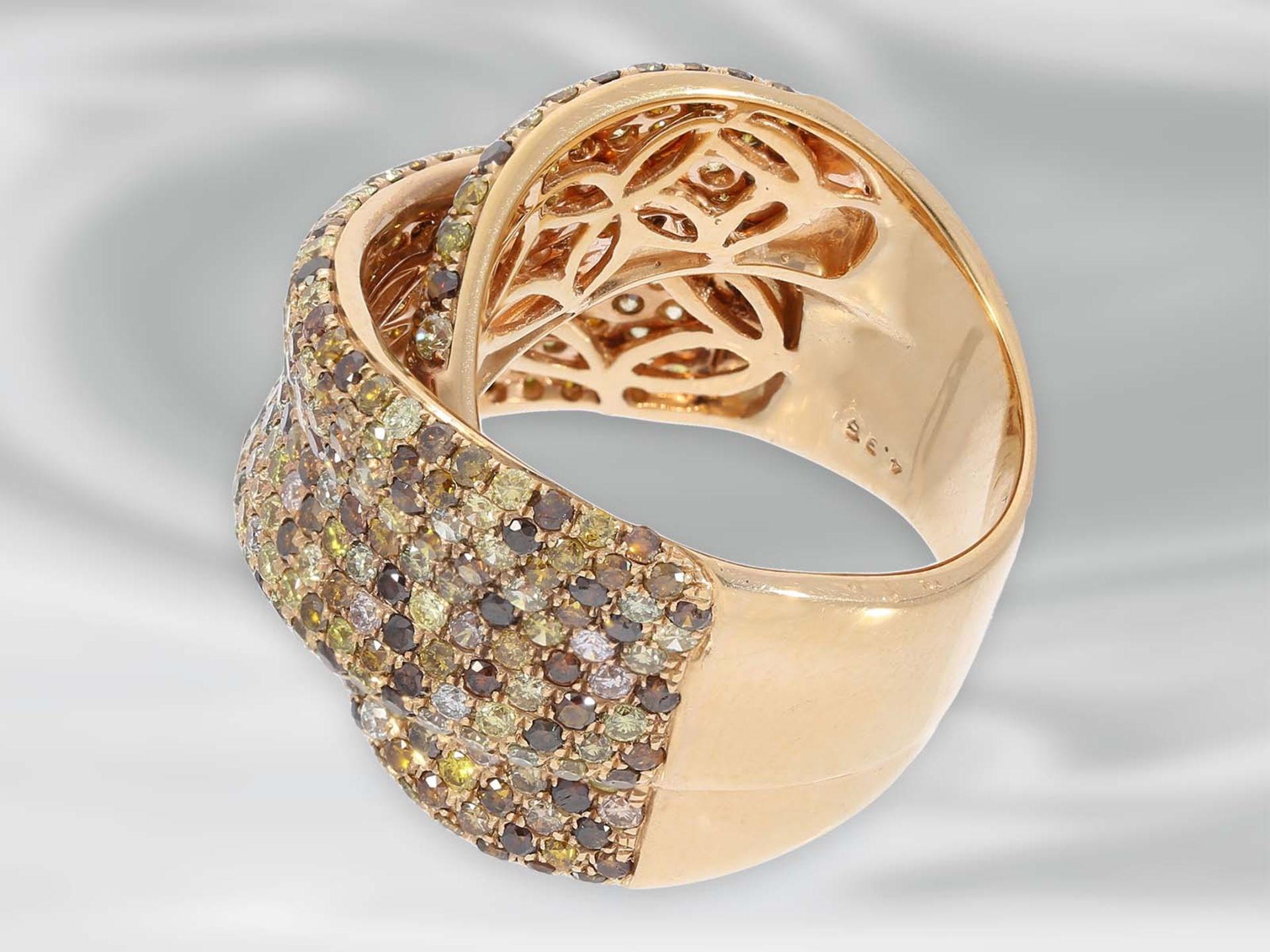 Ring: geschmackvoller und dekorativ gestalteter, moderner italienischer Designer-Goldschmiedering - Bild 4 aus 6