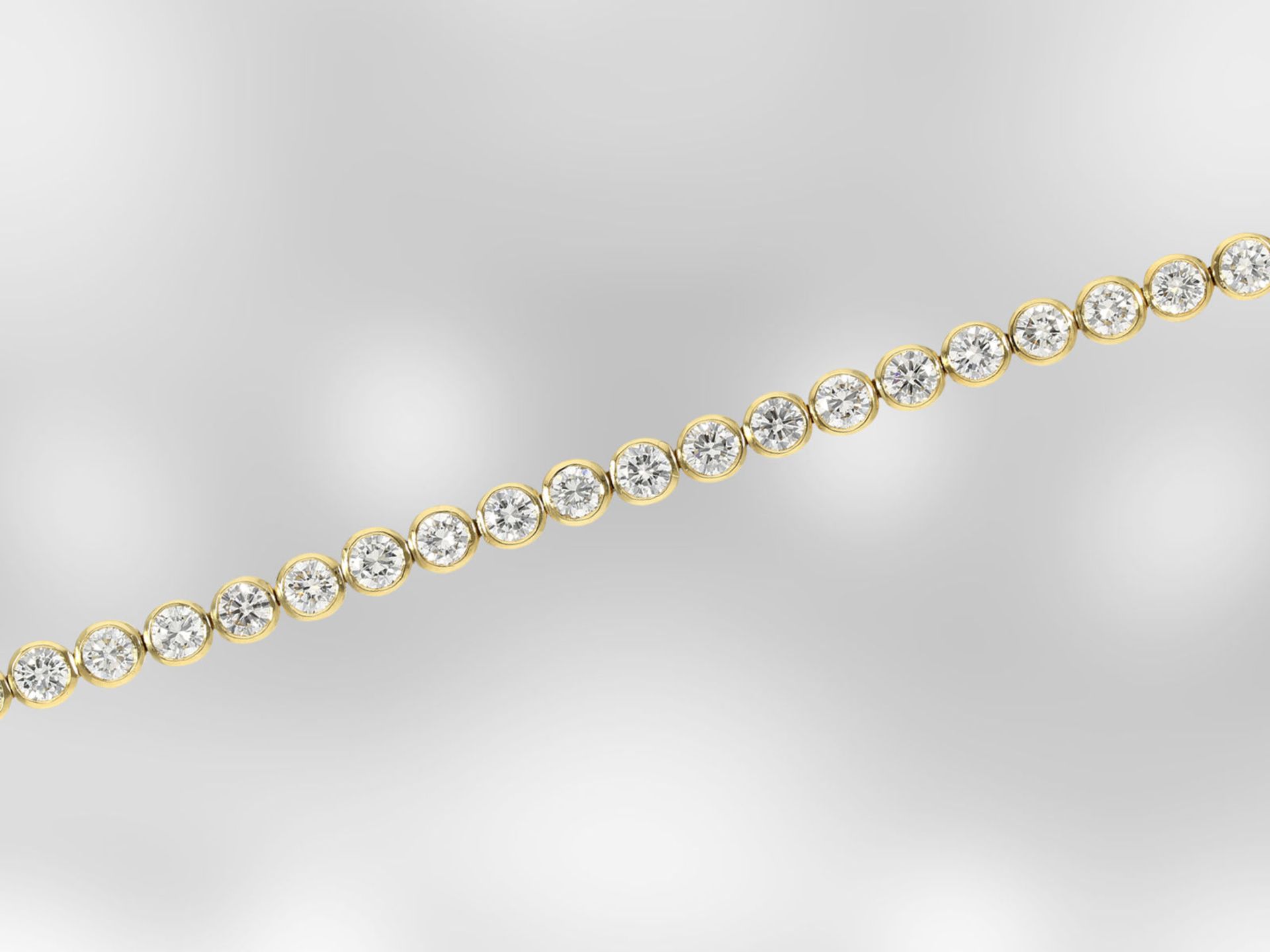 Armband: luxuriöses attraktives Tennisarmband mit Brillanten, ca. 5,48ct, 18K Gelbgold - Bild 2 aus 3