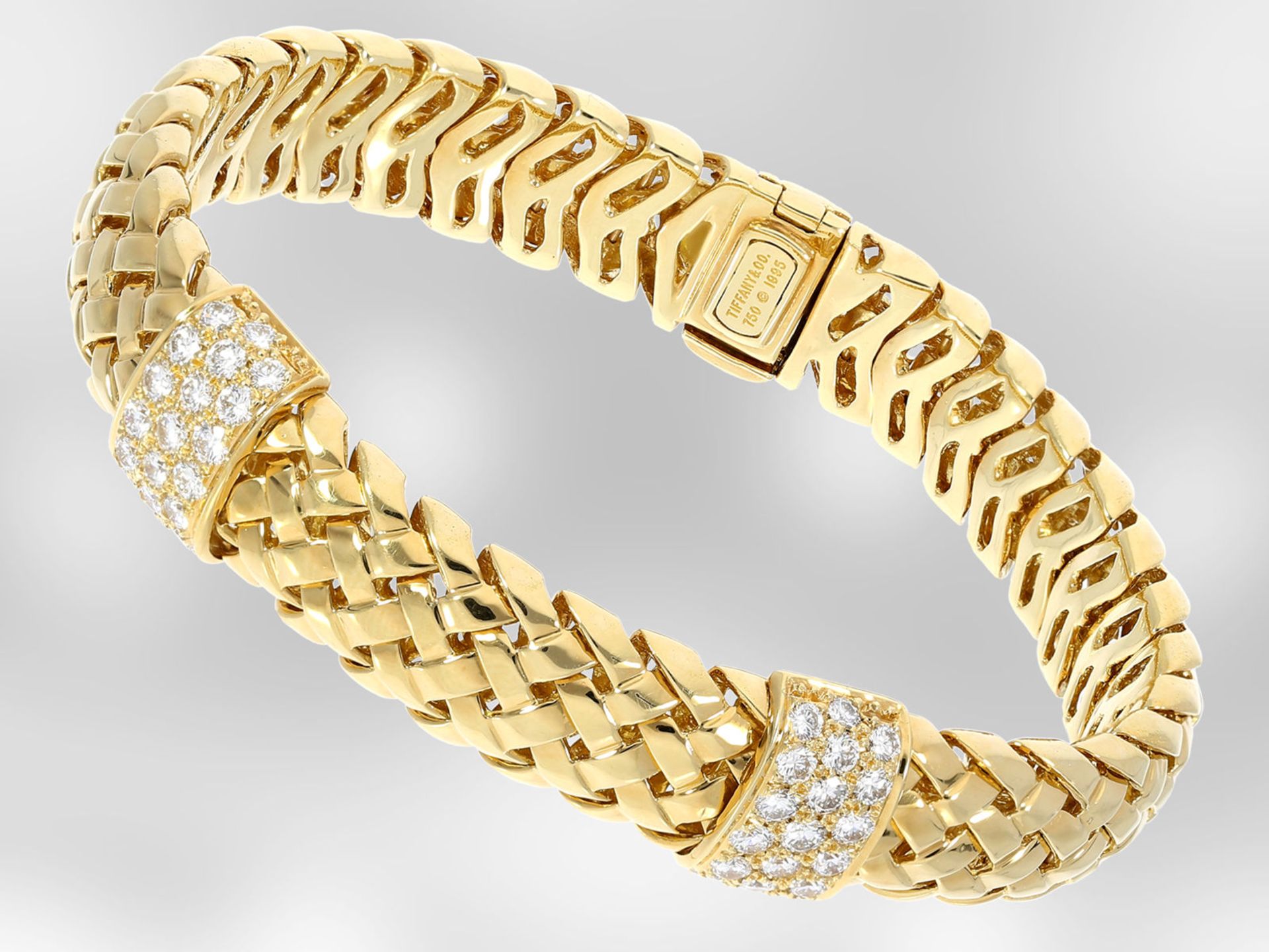 Armband: Tiffany & Co., nahezu neuwertiges Armband aus der Kollektion "Vannerie" mit Brillantbesatz, - Bild 2 aus 5