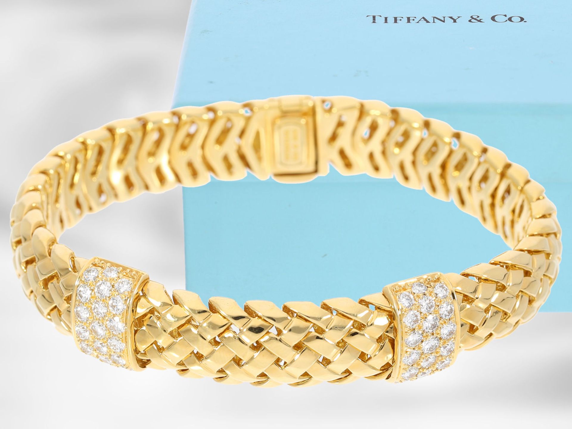 Armband: Tiffany & Co., nahezu neuwertiges Armband aus der Kollektion "Vannerie" mit Brillantbesatz,