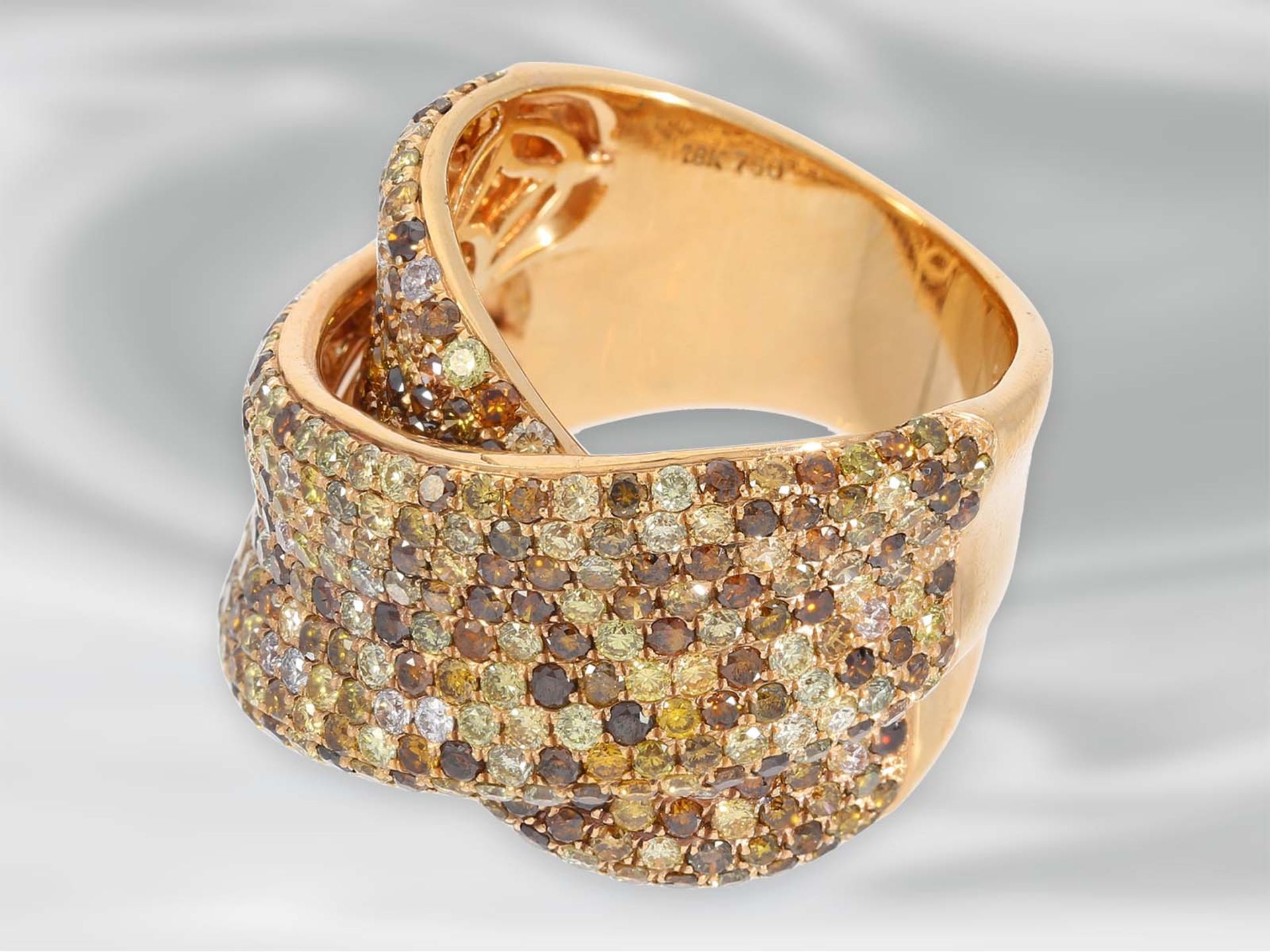 Ring: geschmackvoller und dekorativ gestalteter, moderner italienischer Designer-Goldschmiedering