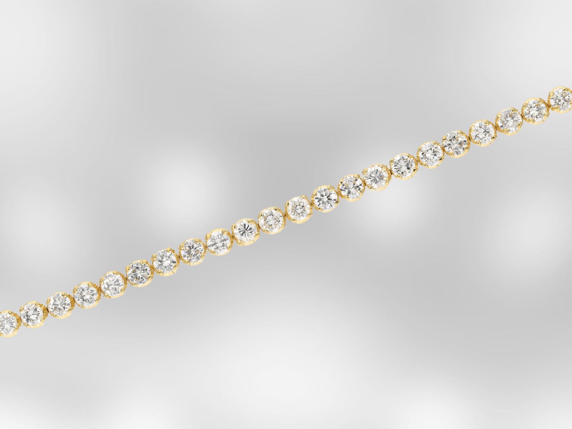 Armband: hochwertiges attraktives Tennisarmband mit Brillanten, ca. 4,66ct, 18K Gelbgold, - Bild 3 aus 4