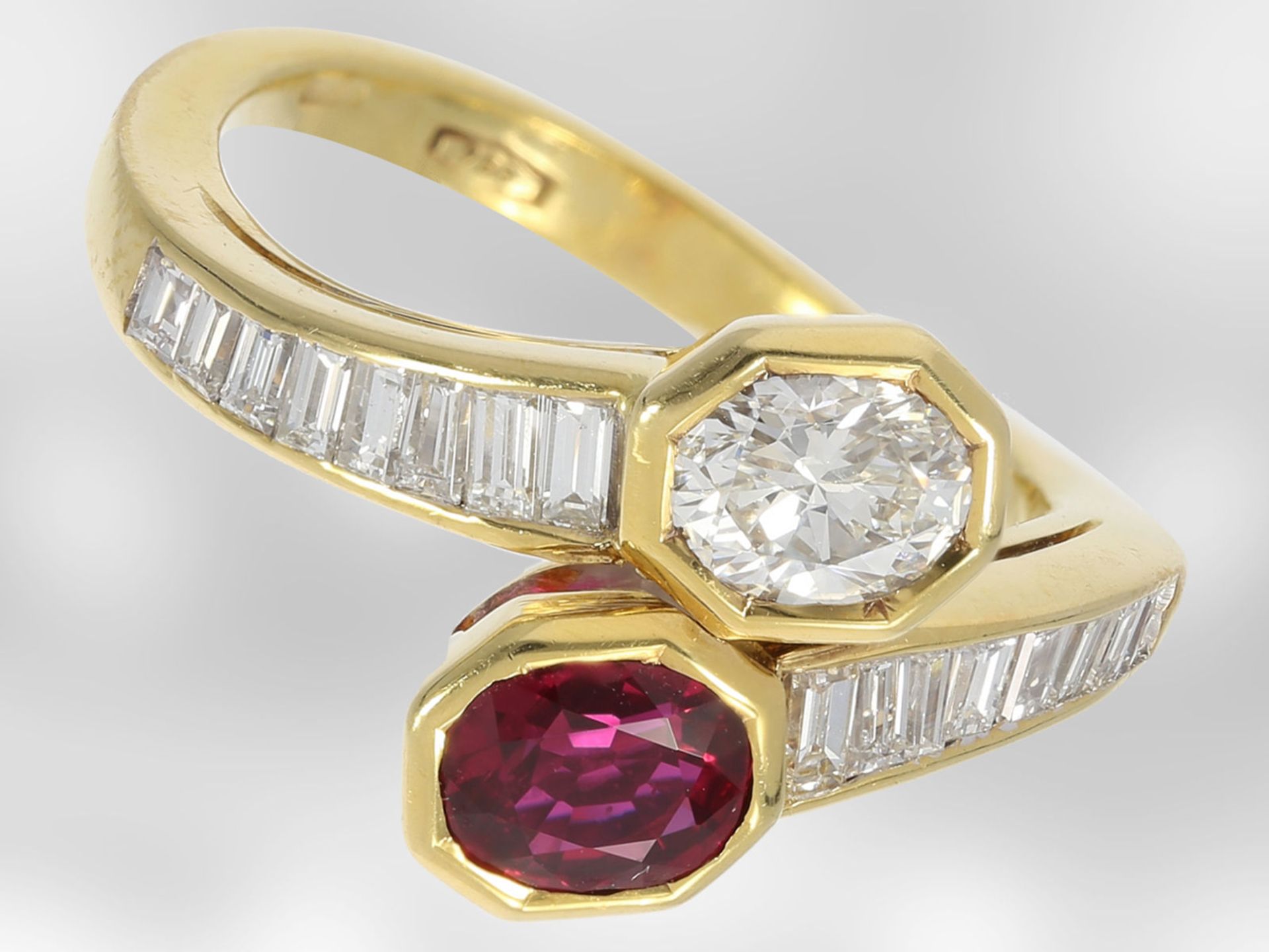 Ring: italienischer Designerring mit Rubin und Diamanten, insgesamt ca. 2,31ct, 18K Gold, teurer - Image 3 of 4