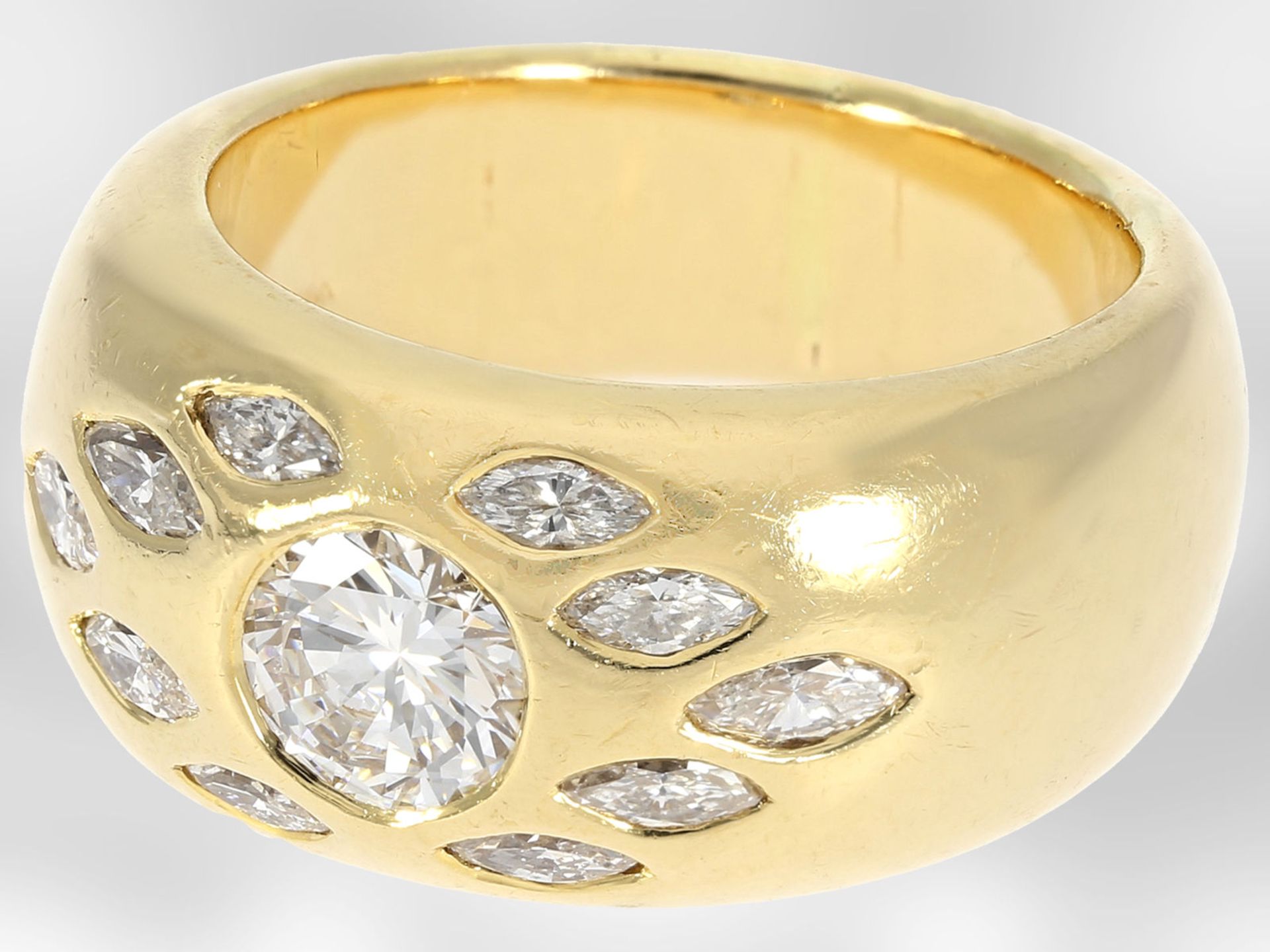 Ring: massiver und schwerer Goldschmiede-Bandring mit Brillant von ca. 1,19ct und Diamant- - Image 2 of 3