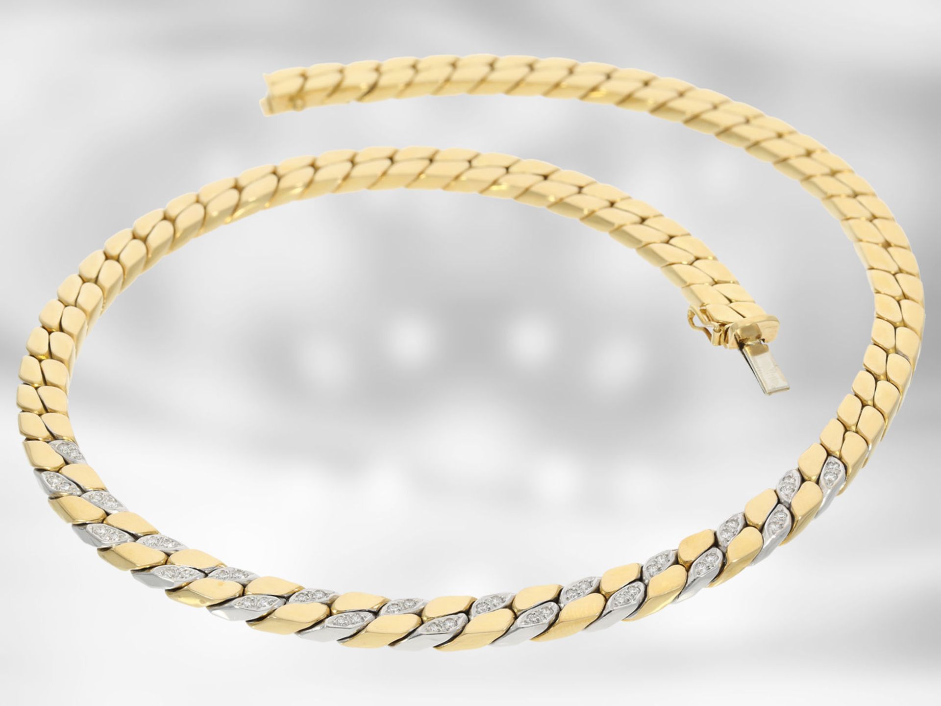 Kette/Collier: massives Flachpanzercollier mit Brillanten, 18K Gold, Goldschmiedehandarbeit - Bild 3 aus 5