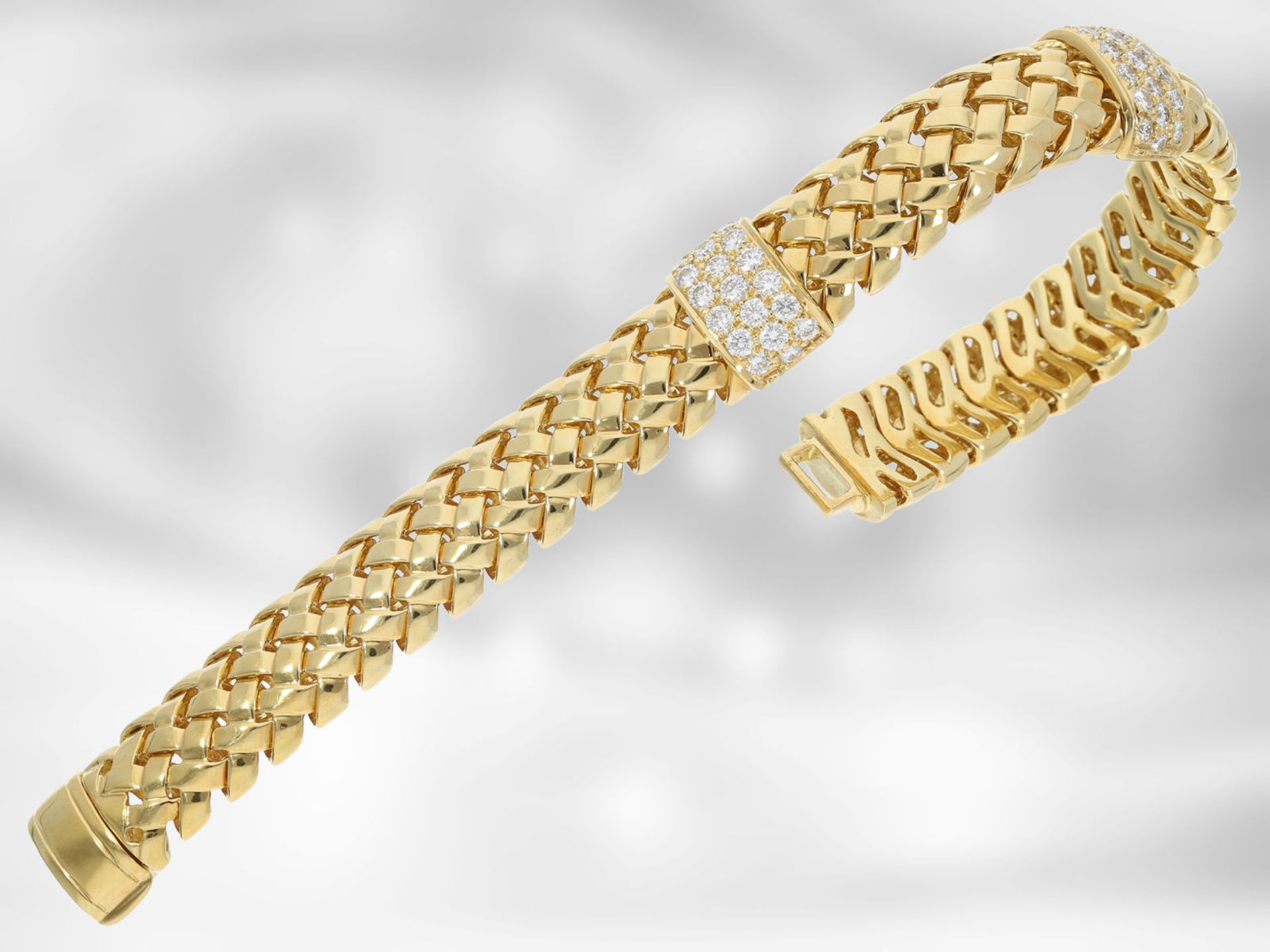 Armband: Tiffany & Co., nahezu neuwertiges Armband aus der Kollektion "Vannerie" mit Brillantbesatz, - Bild 3 aus 5