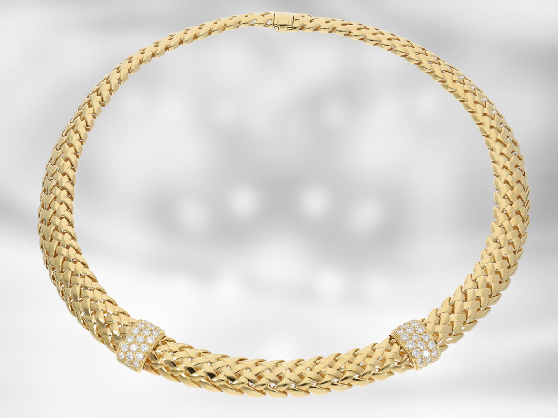 Kette/Collier: Tiffany & Co., exquisites nahezu neuwertiges Collier "Vannerie" mit Brillantbesatz, - Bild 2 aus 3