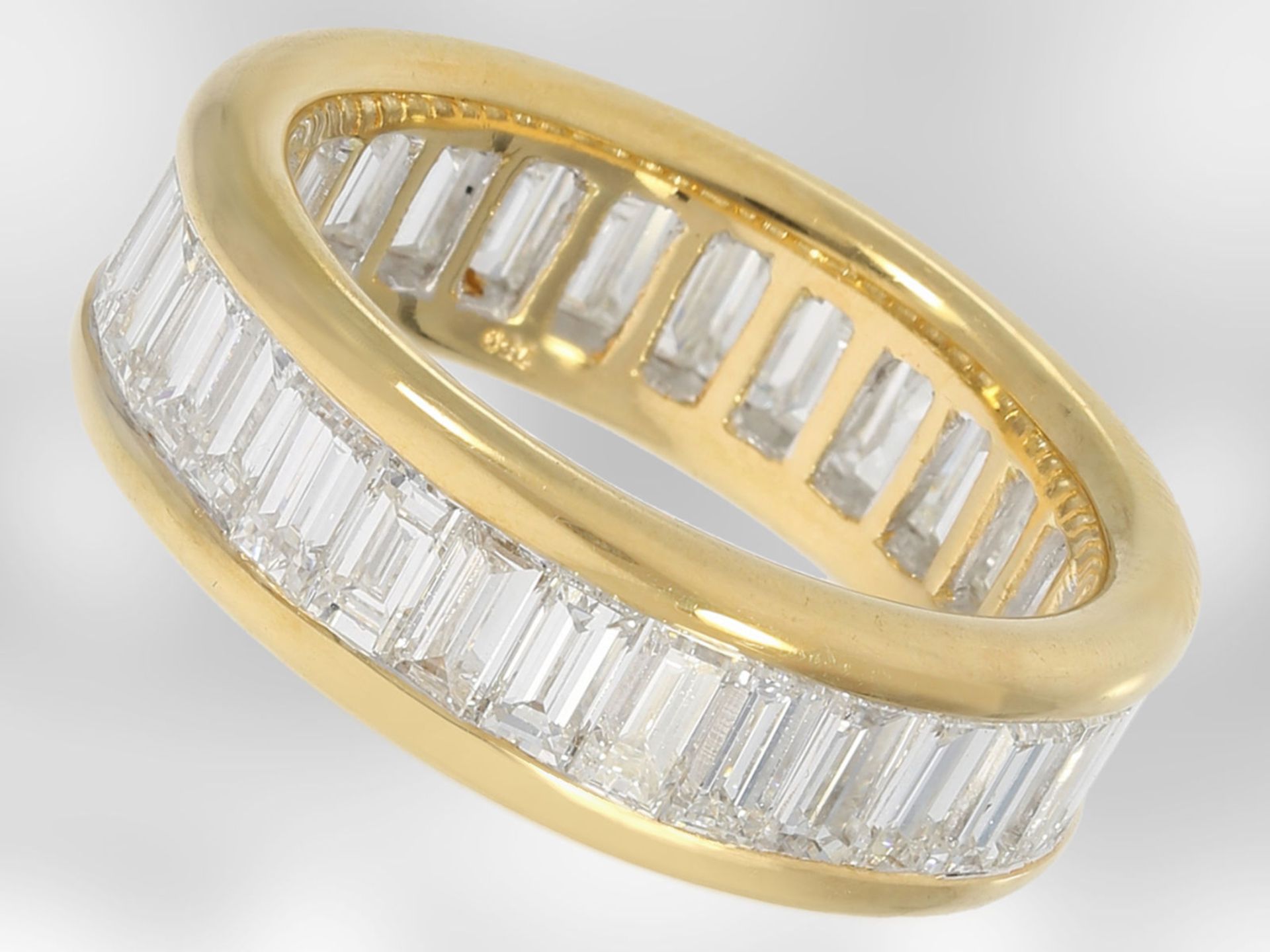 Ring: luxuriöser Memoirering mit sehr hochwertigem Diamantbesatz, insgesamt. 4,34ct, 18K GelbgoldCa. - Bild 3 aus 4