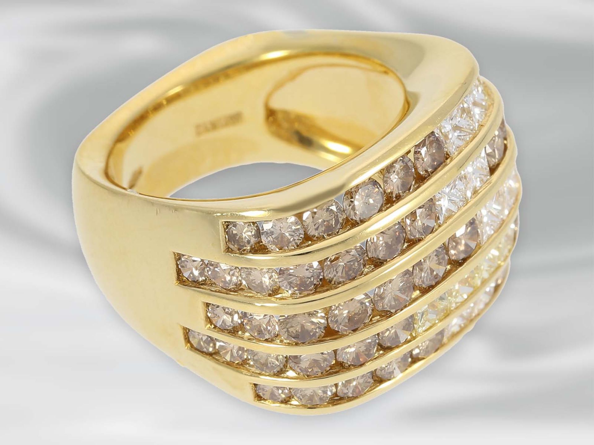 Ring: hochwertiger und äußerst massiver Designer-Cocktailring mit Brillanten/Diamanten, signiert - Image 3 of 5