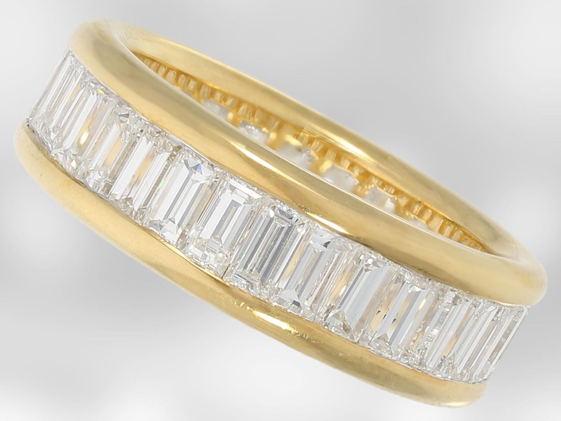 Ring: luxuriöser Memoirering mit sehr hochwertigem Diamantbesatz, insgesamt. 4,34ct, 18K GelbgoldCa. - Bild 2 aus 4