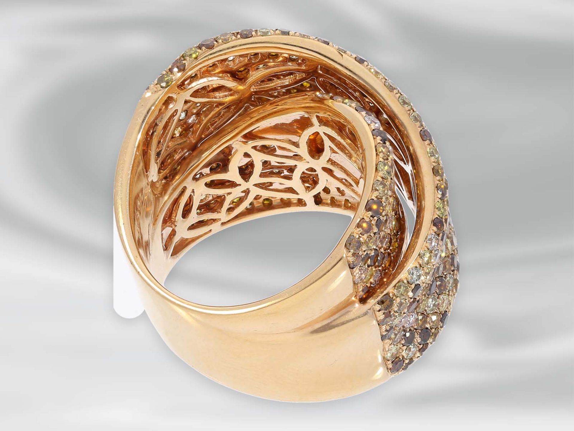 Ring: geschmackvoller und dekorativ gestalteter, moderner italienischer Designer-Goldschmiedering - Bild 5 aus 6