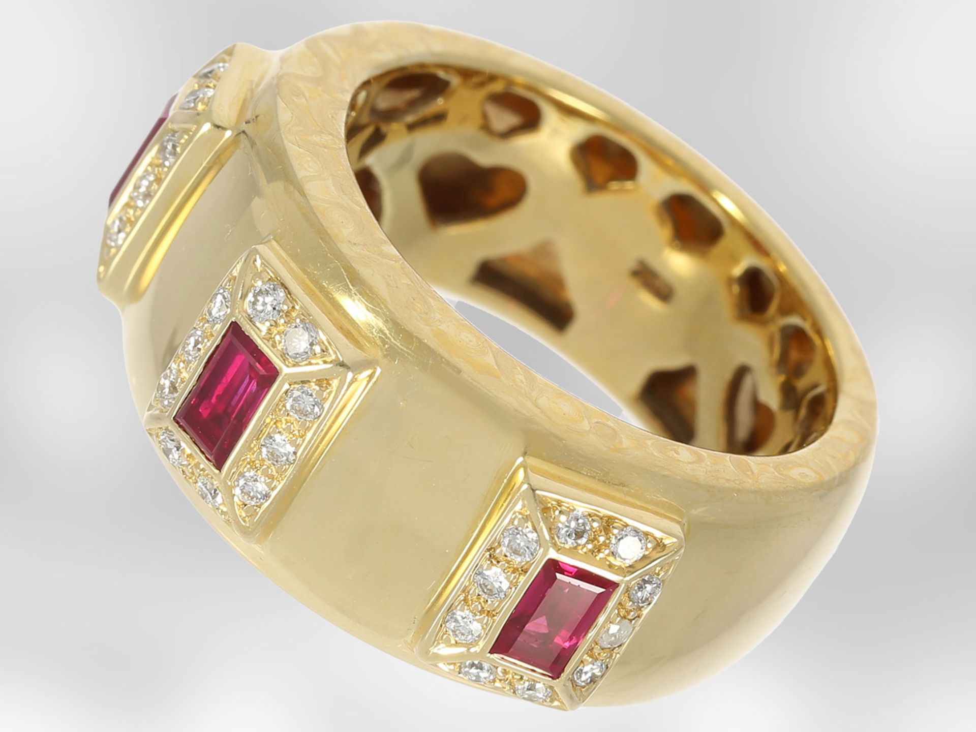 Ring: unikater Gelbgoldring mit Rubinen und Brillanten, insgesamt ca. 0,78ct, 18K Gold, - Bild 2 aus 5