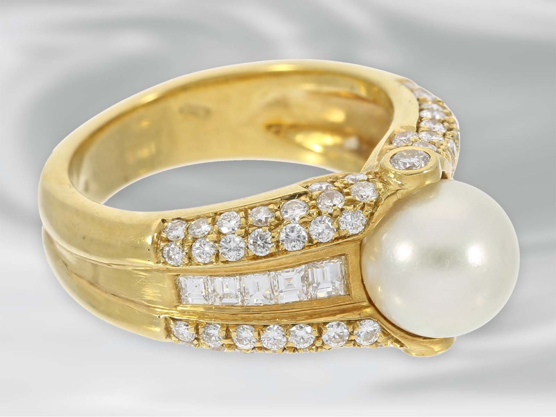 Ring: attraktiver Zuchtperlenring mit Diamanten, ca. 2,1ct, 18K Gold, neuwertig, NP lt. Etikett über - Image 2 of 4