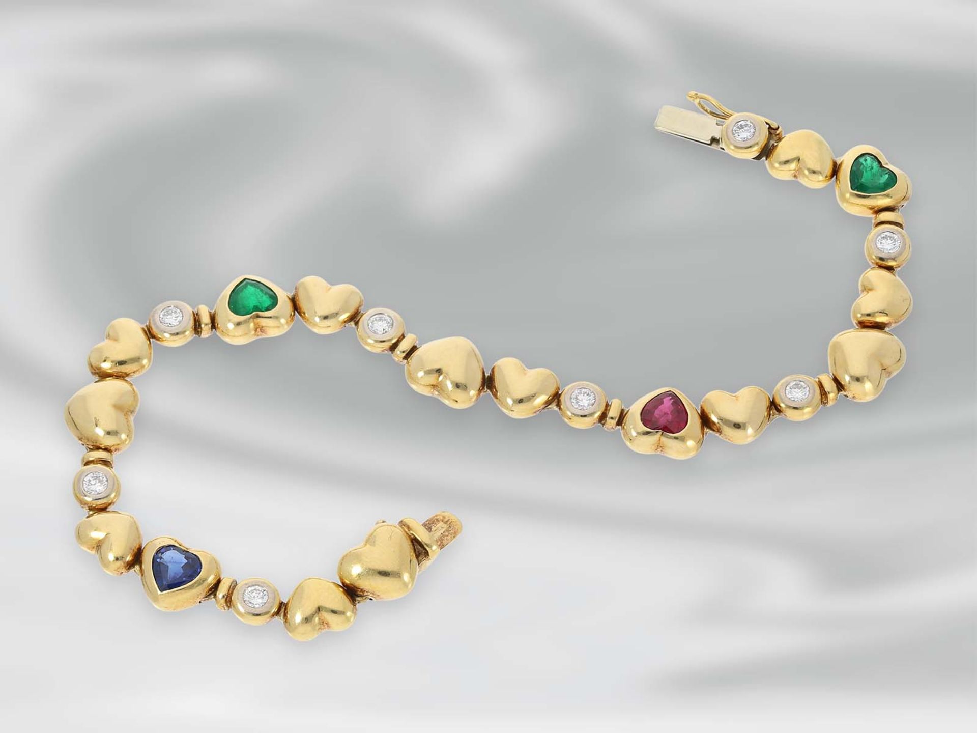 Armband: hochwertiges, modernes goldenes Herzarmband mit Smaragd-, Rubin-, Saphir- und - Image 2 of 3