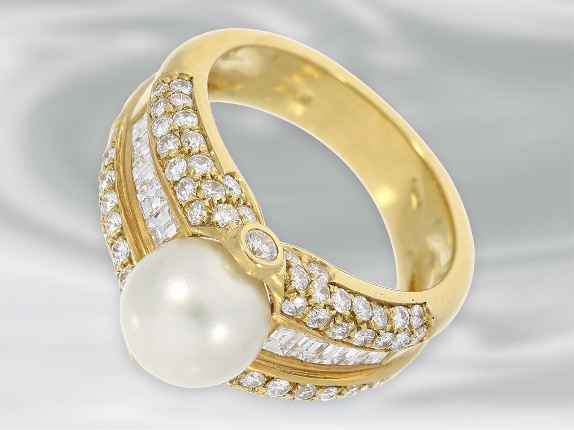 Ring: attraktiver Zuchtperlenring mit Diamanten, ca. 2,1ct, 18K Gold, neuwertig, NP lt. Etikett über