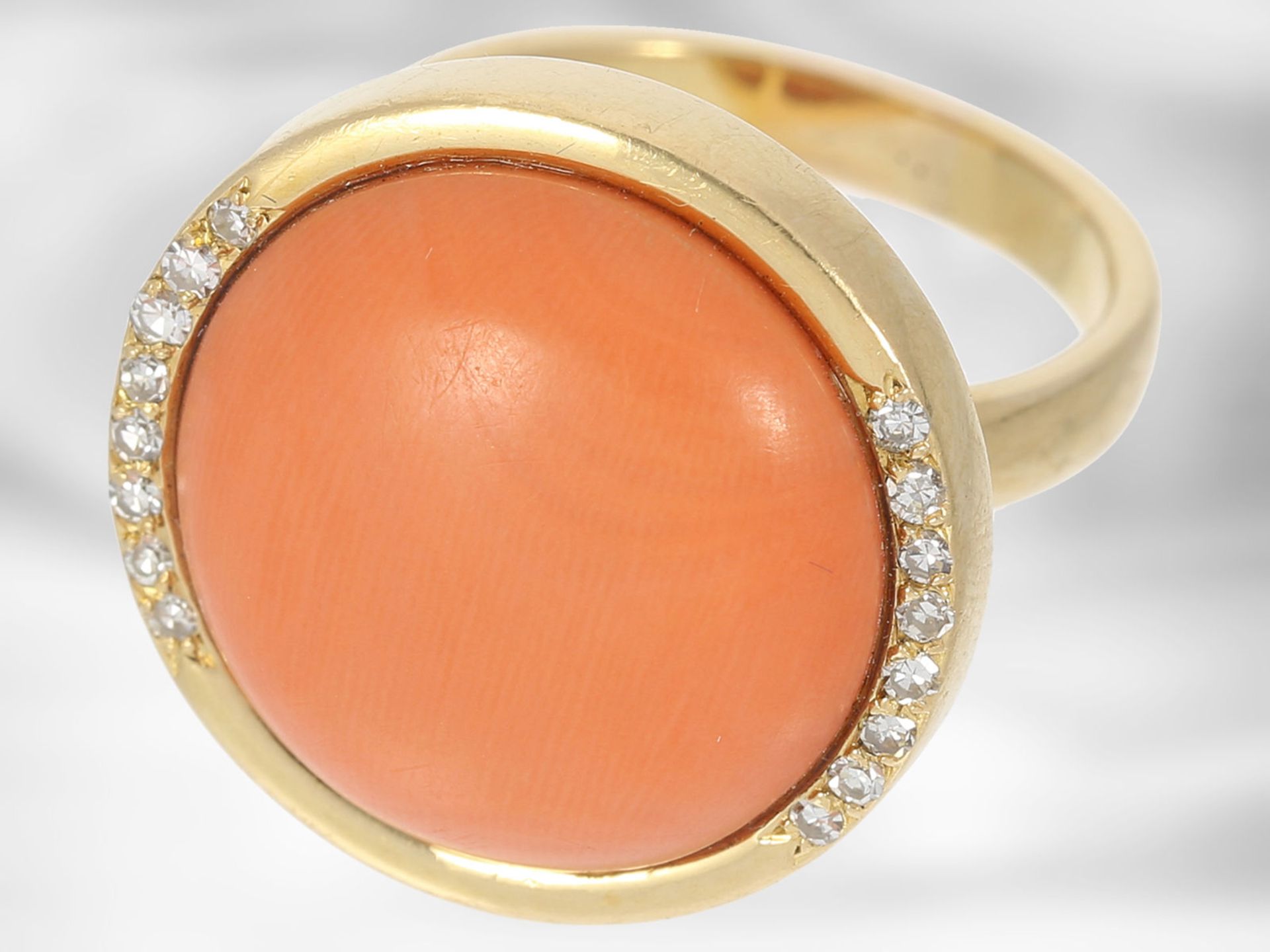 Ring: schöner vintage Goldring mit großer Koralle und Diamanten, 18K Gold, unikate HandarbeitCa. - Bild 3 aus 4