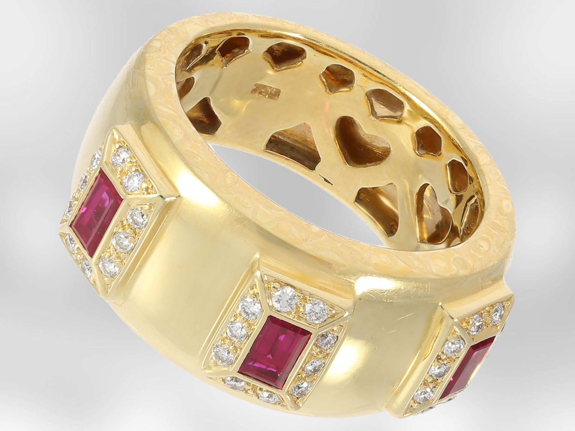 Ring: unikater Gelbgoldring mit Rubinen und Brillanten, insgesamt ca. 0,78ct, 18K Gold, - Bild 4 aus 5