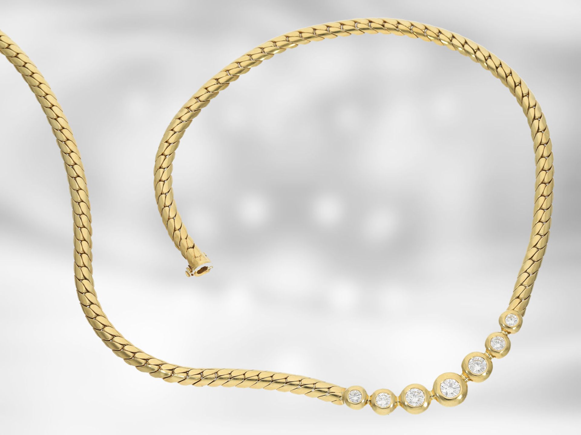 Kette/Collier: klassisches neuwertiges Mittelteilcollier mit Brillanten, ca. 1,19ct, 18K Gelbgold, - Bild 2 aus 4