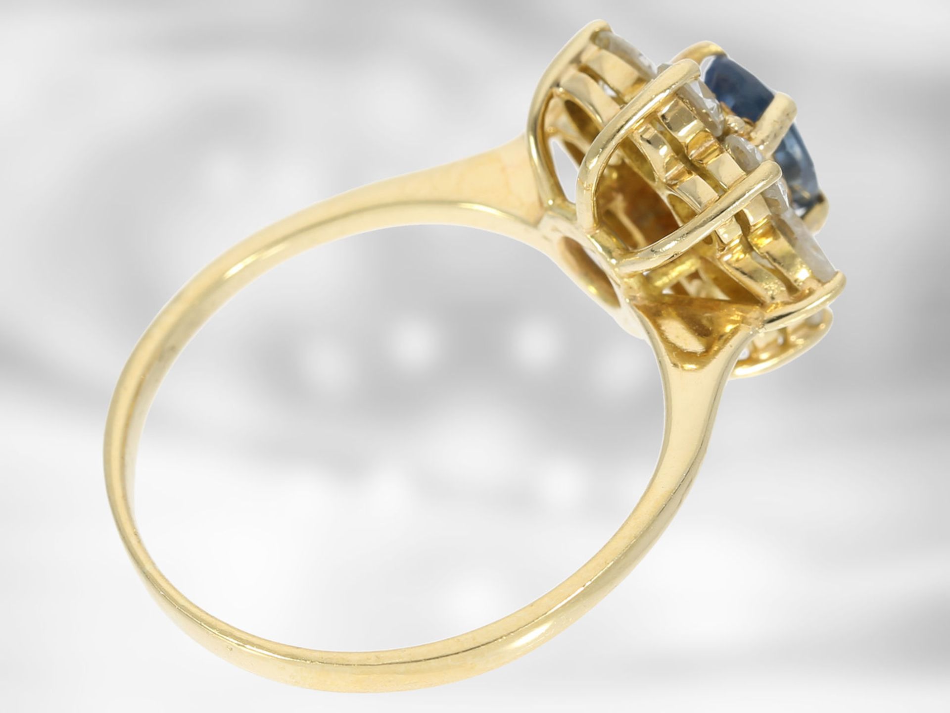 Ring: feiner vintage Saphir/Diamant-Blütenring, ca. 1,45ct - Bild 2 aus 3