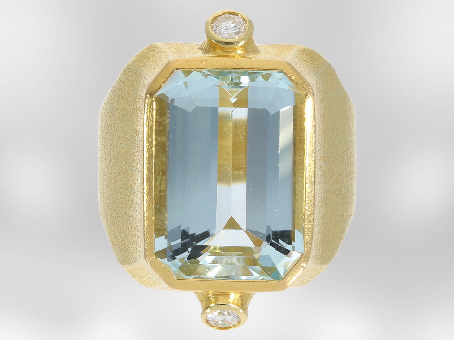 Ring: interessanter Goldschmiedering mit Aquamarin und Brillanten, 18K Gelbgold - Image 4 of 5