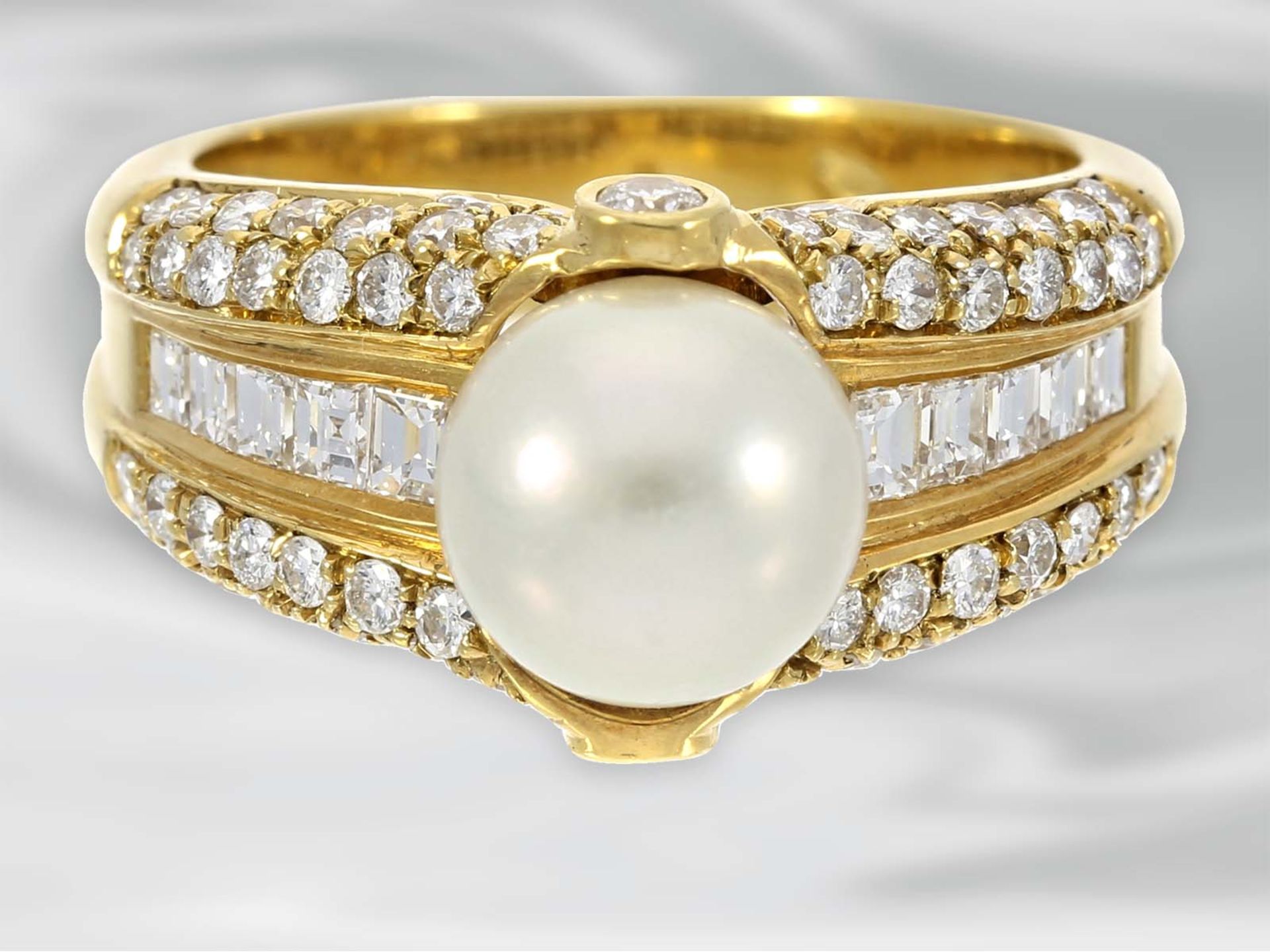 Ring: attraktiver Zuchtperlenring mit Diamanten, ca. 2,1ct, 18K Gold, neuwertig, NP lt. Etikett über - Image 3 of 4