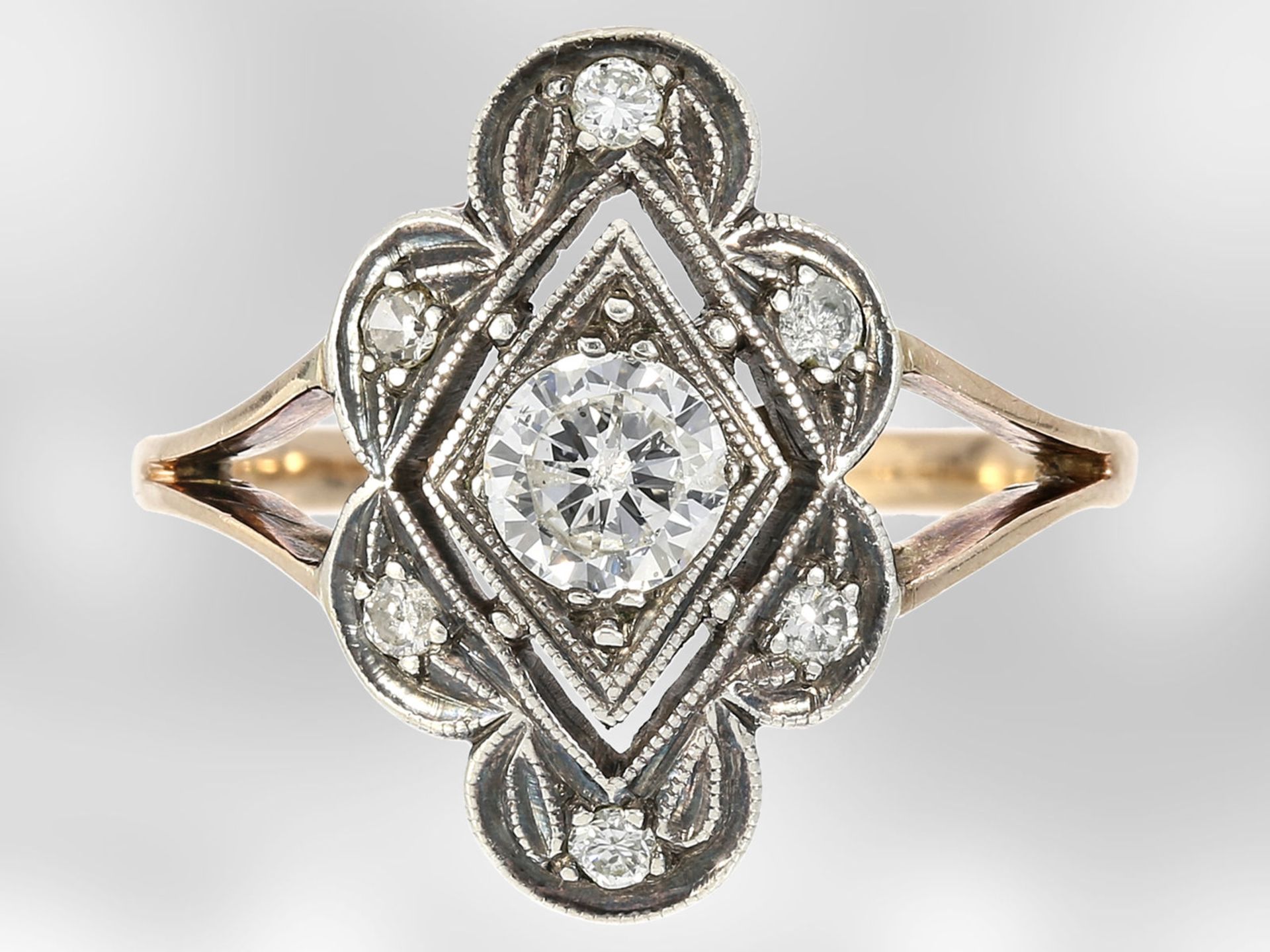 Ring: dekorativer Brillantring, insgesamt ca. 0,6ct, 14K Rotgold & Silber, antik