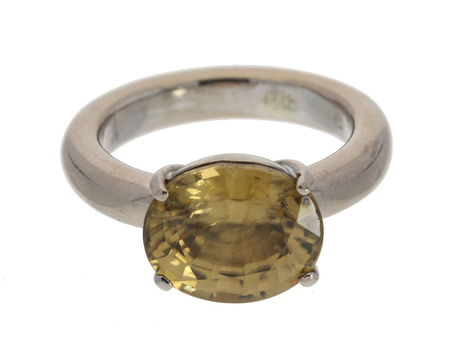 Ring: sehr massiver, schwerer Ring mit Farbstein, vermutlich Edeltopas, 18K Weißgold