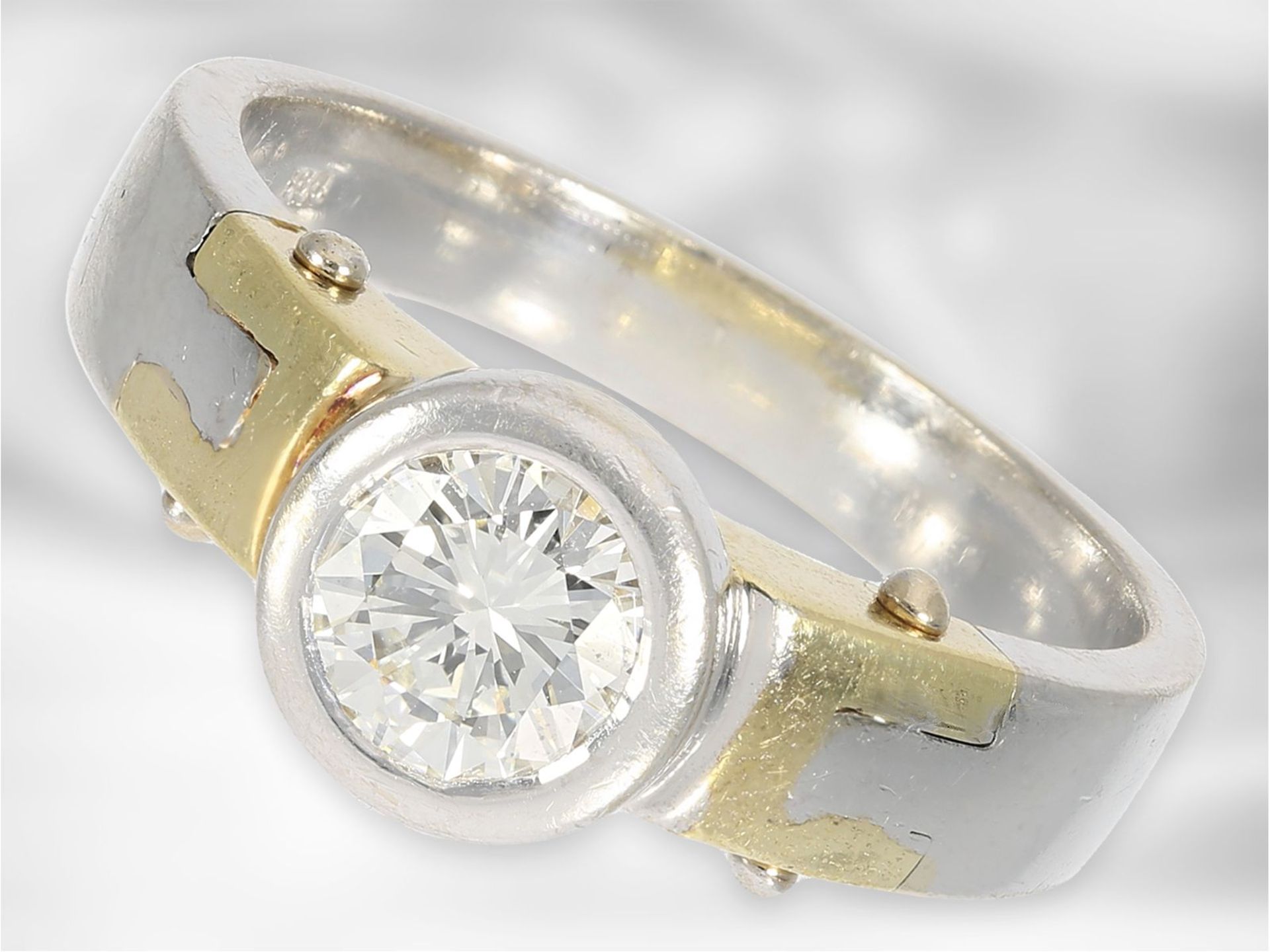 Ring: ausgefallen gefertigter Solitär/Brillant-Goldschmiedering, 1,02ct und von sehr hoher Qualität,