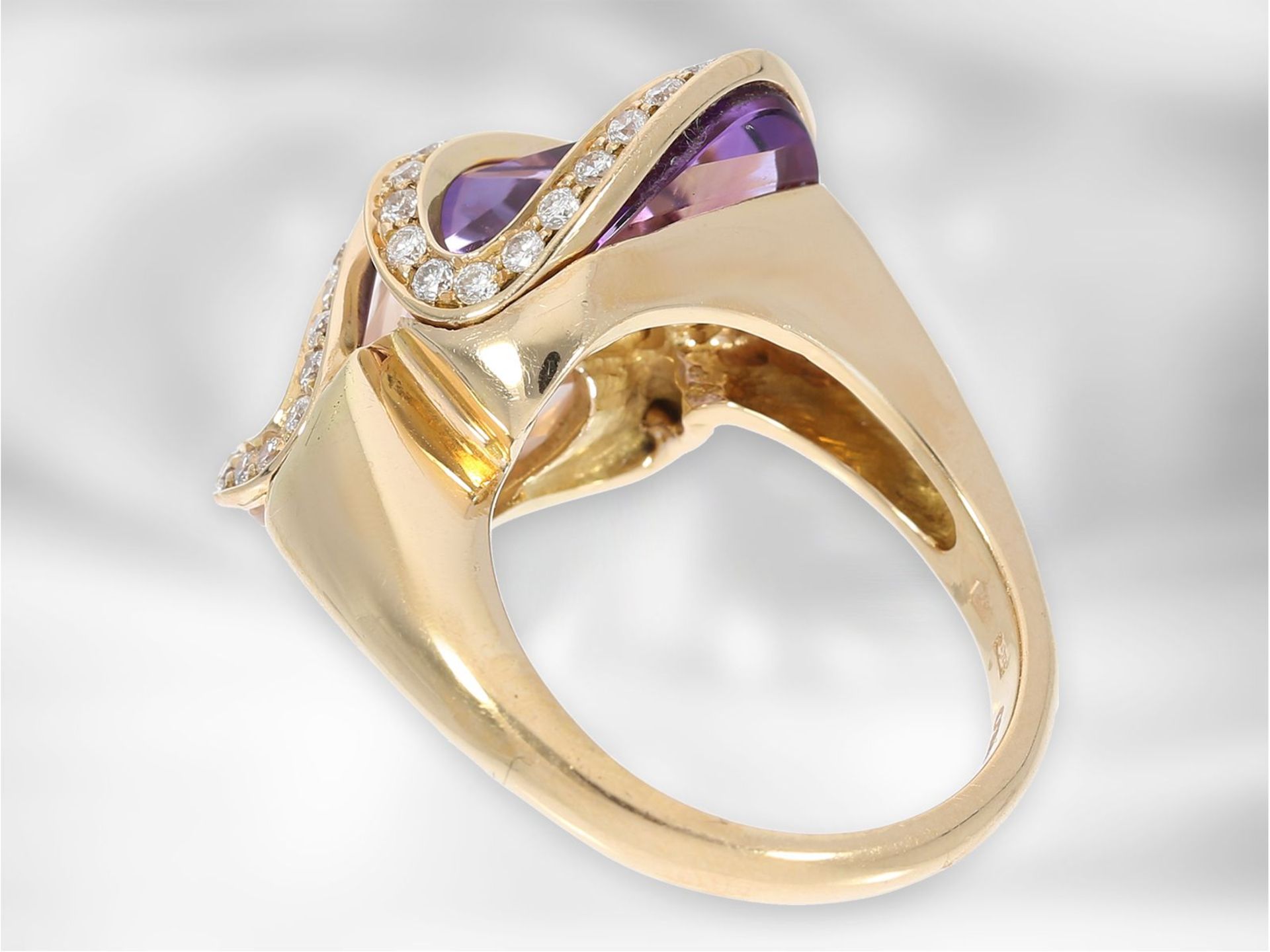 Ring: interessanter Roségoldring mit Amethyst, Rosenquarz und Brillanten, im ungewöhnlichen - Bild 3 aus 4