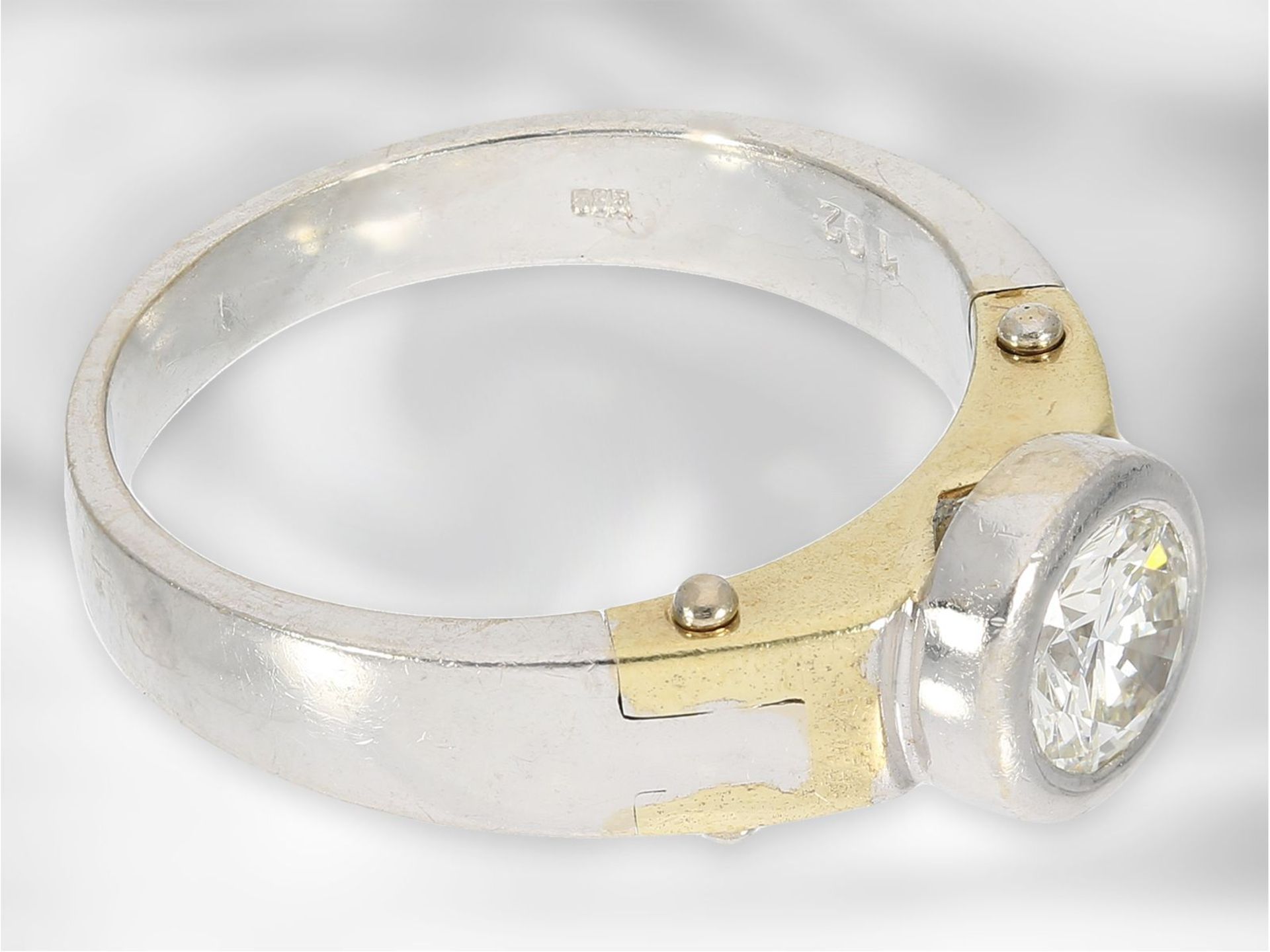 Ring: ausgefallen gefertigter Solitär/Brillant-Goldschmiedering, 1,02ct und von sehr hoher Qualität, - Bild 3 aus 3