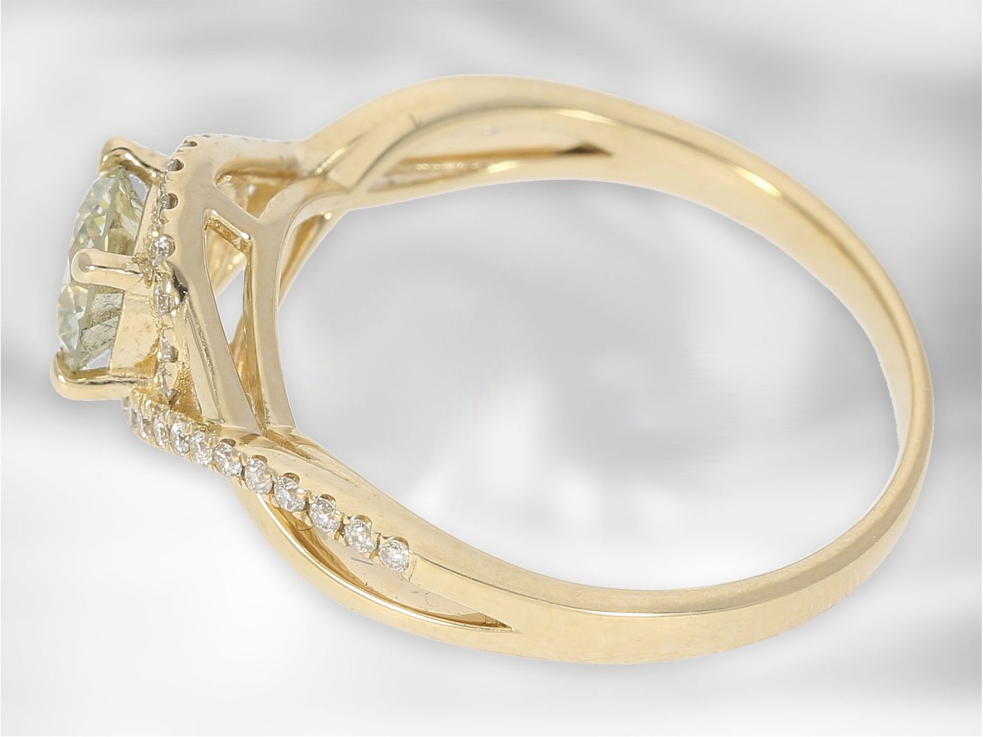 Ring: feiner und eleganter Goldschmiede-Damenring mit großem Brillant von hoher Reinheit, ca.0, - Bild 2 aus 2
