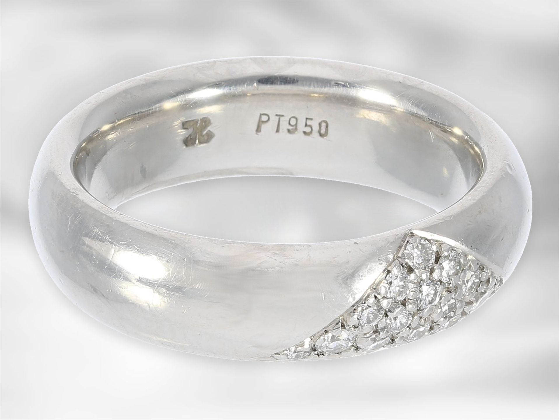 Ring: massiver, ehemals teurer Goldschmiedering aus Platin mit Brillantbesatz, solide - Bild 2 aus 2