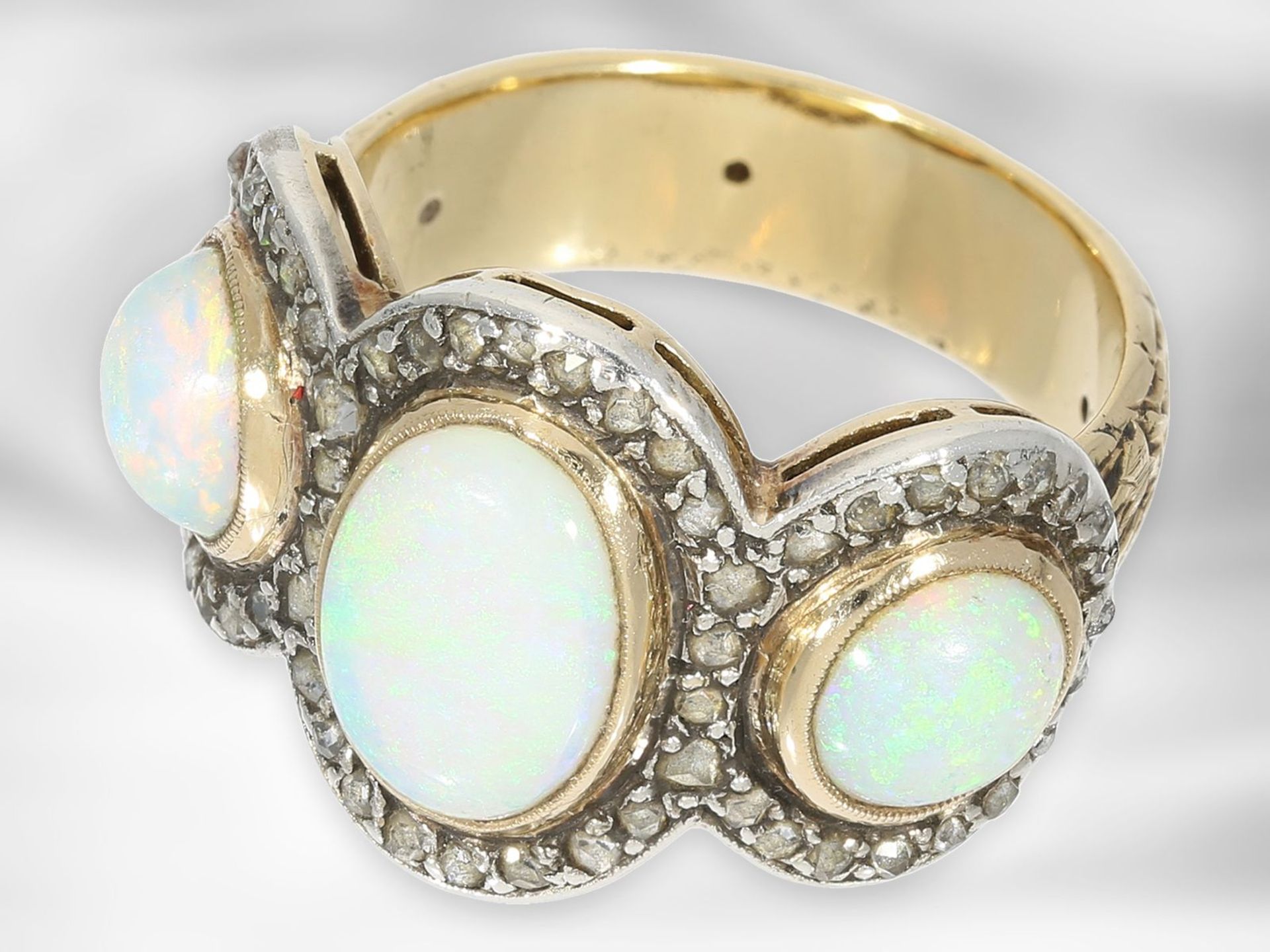 Ring: sehr schöner antiker Opalring mit Diamantrosen, 14K Gelbgold und Silber - Bild 2 aus 3
