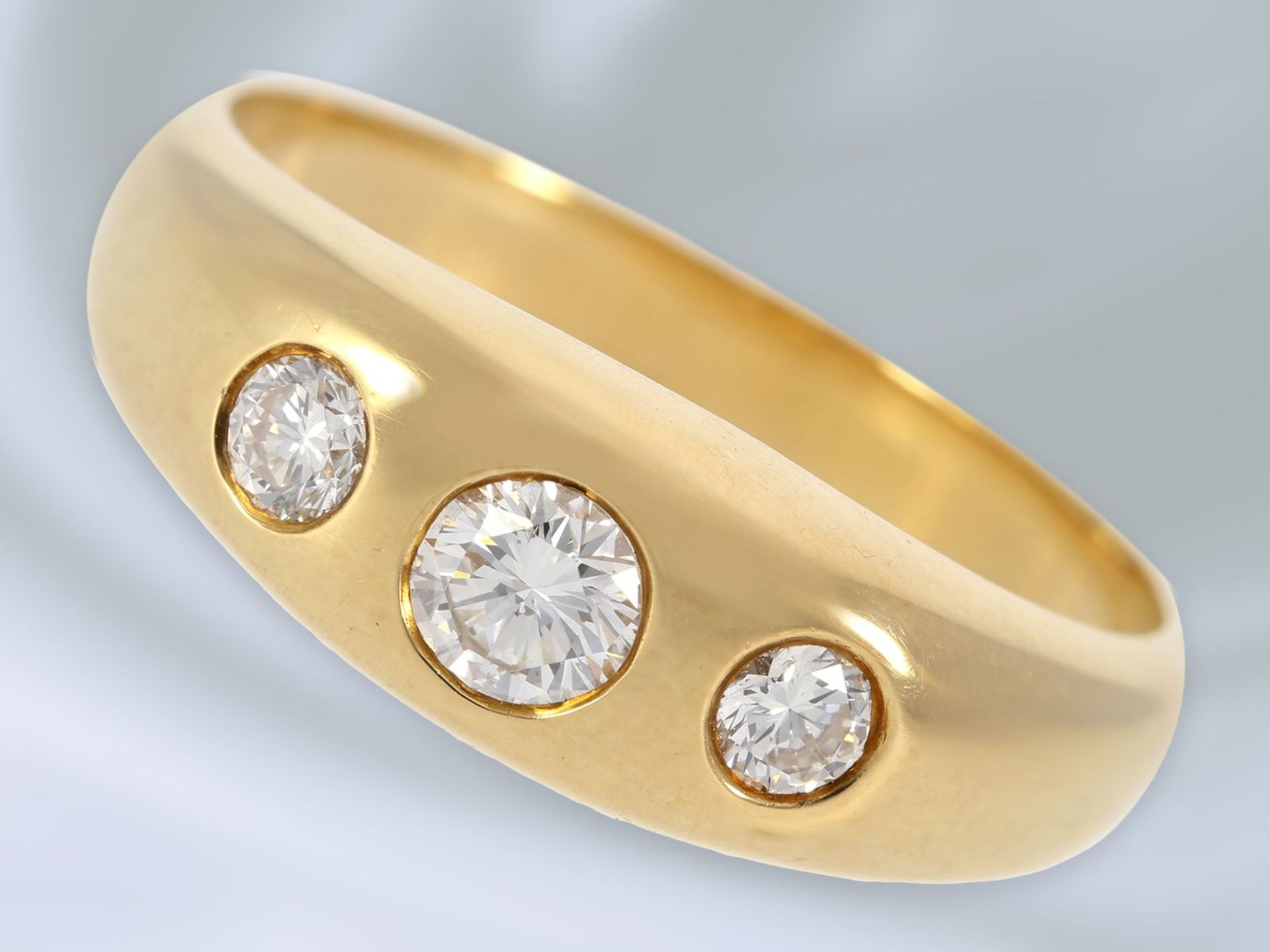 Ring: klassischer, hochwertiger vintage Bandring mit Brillantbesatz, 0,41ct, 18K Gold