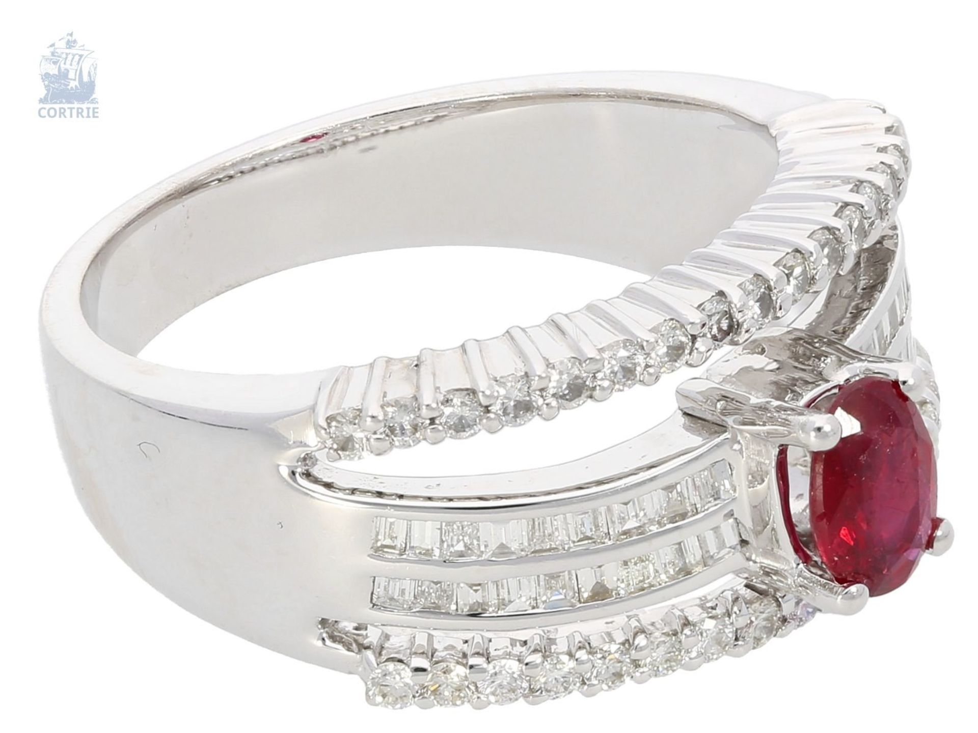 Ring: neuwertiger, moderner und ungetragener Rubin/Diamant-Damenring, Handarbeit aus 18K Weißgold, - Bild 2 aus 3