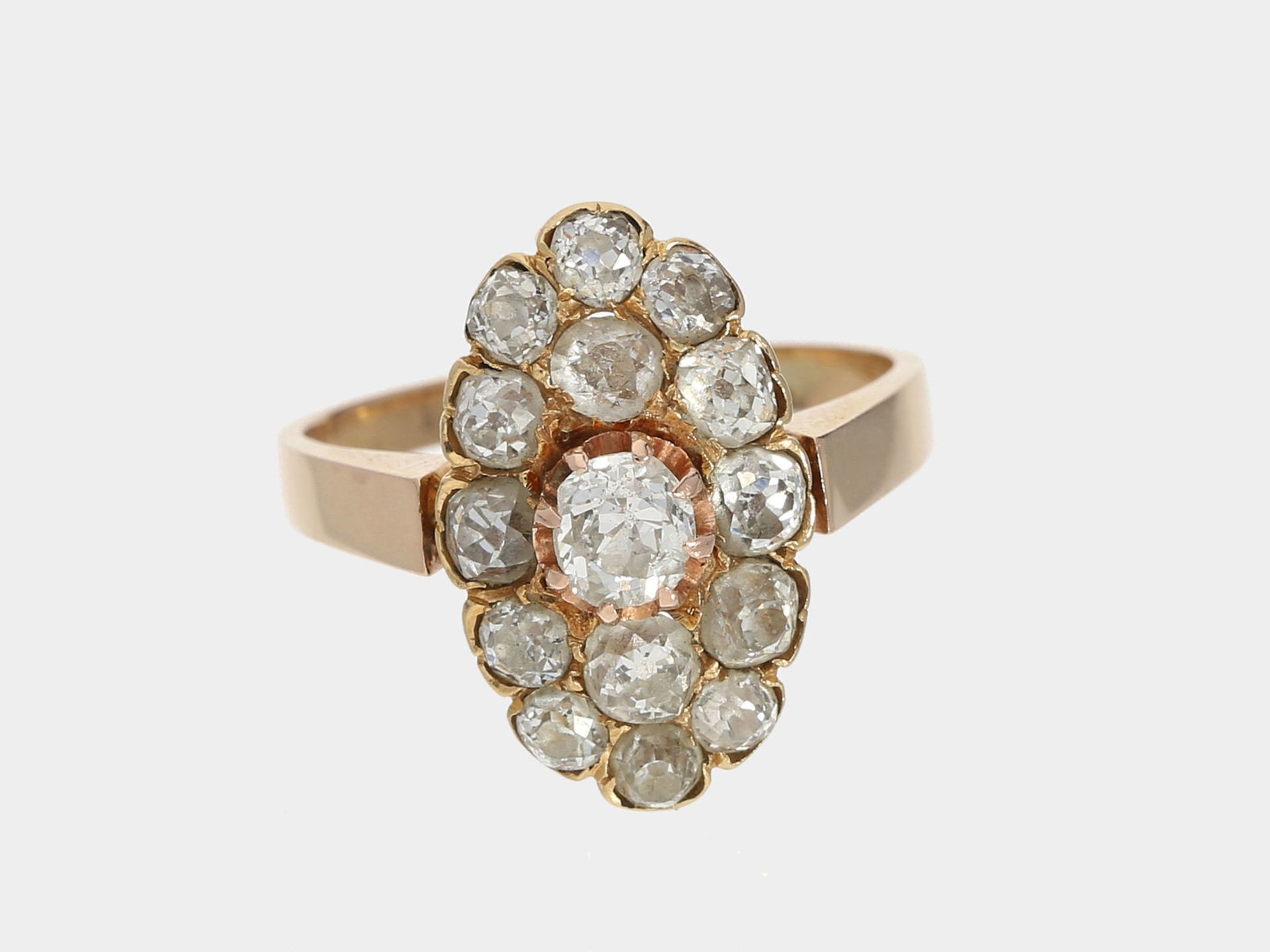 Ring: antiker Damenring mit reichem Diamantbesatz, ca. 1,5ct