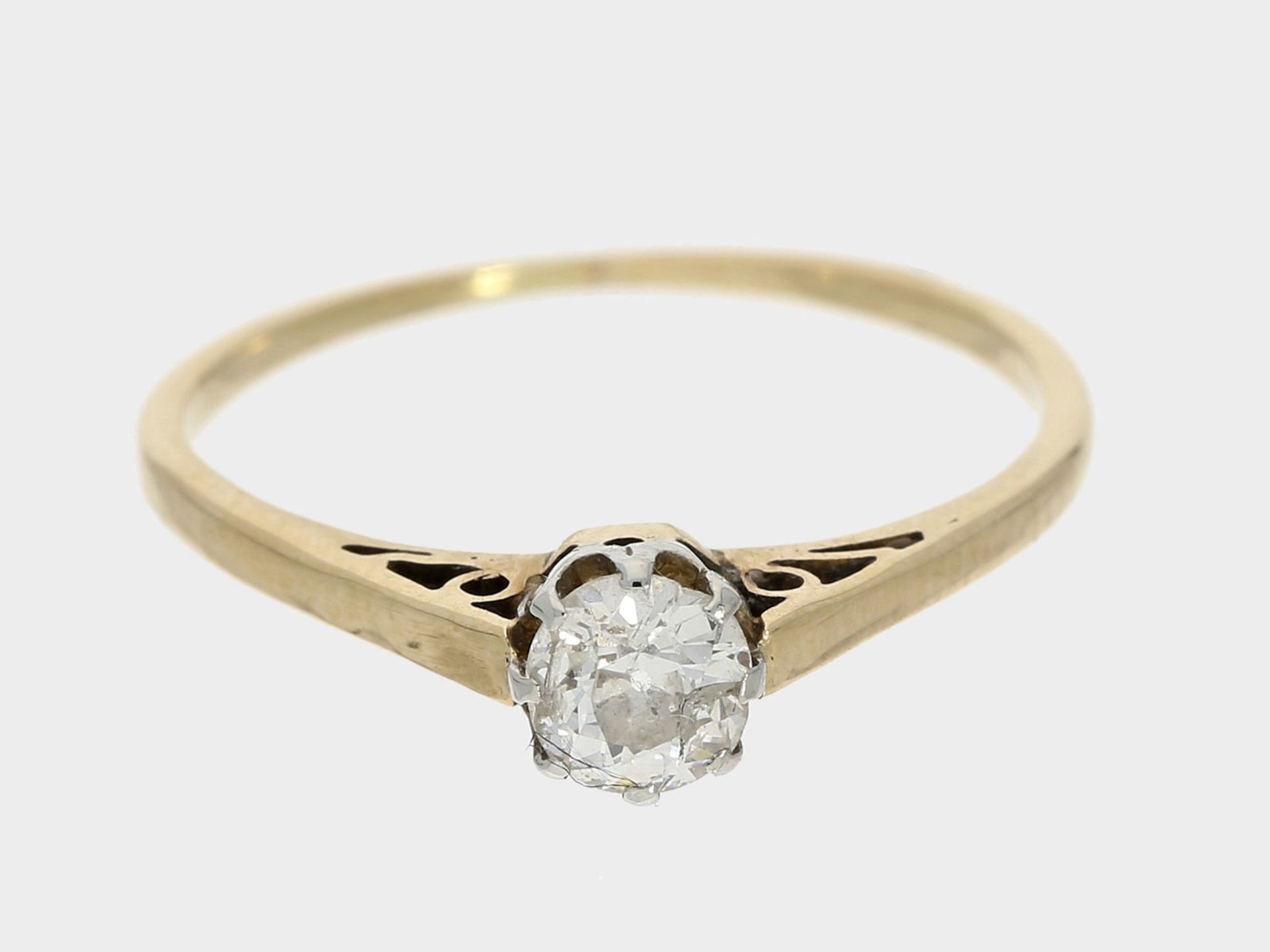 Ring: zierlicher antiker Goldring mit Altschliff-Diamant