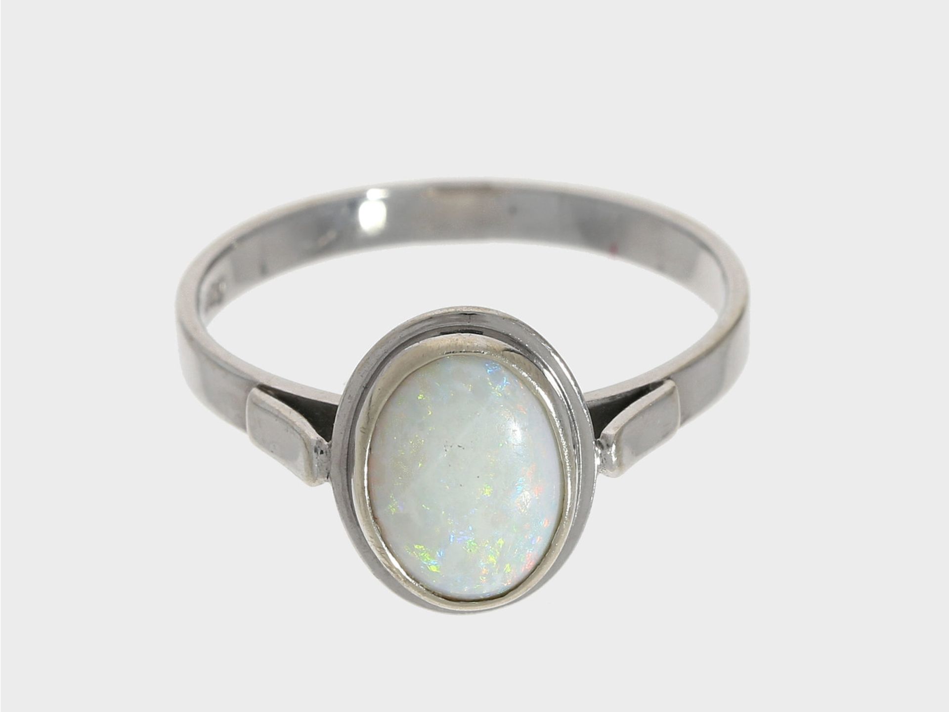 Ring: weißgoldener vintage Damenring mit Opal