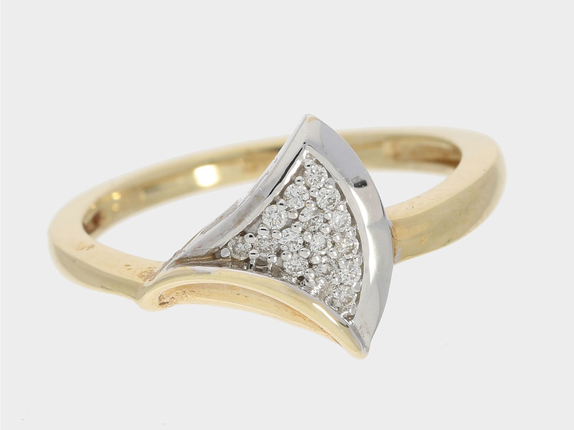 Ring: Goldring mit kleinen Brillanten