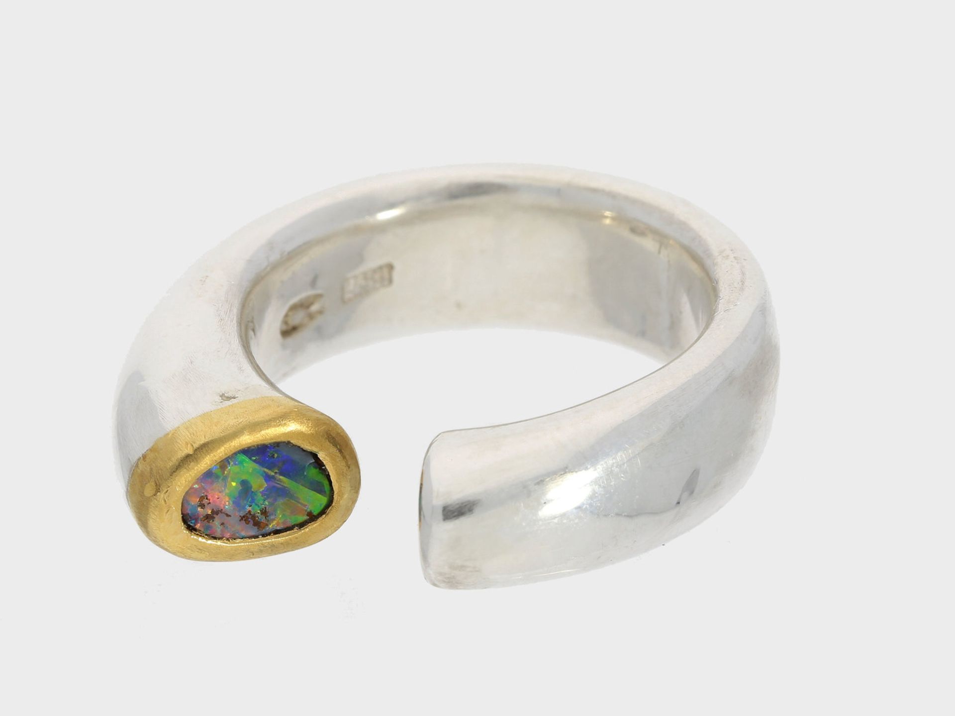 Ring: sehr solider und handgearbeiteter Designerring mit Opal
