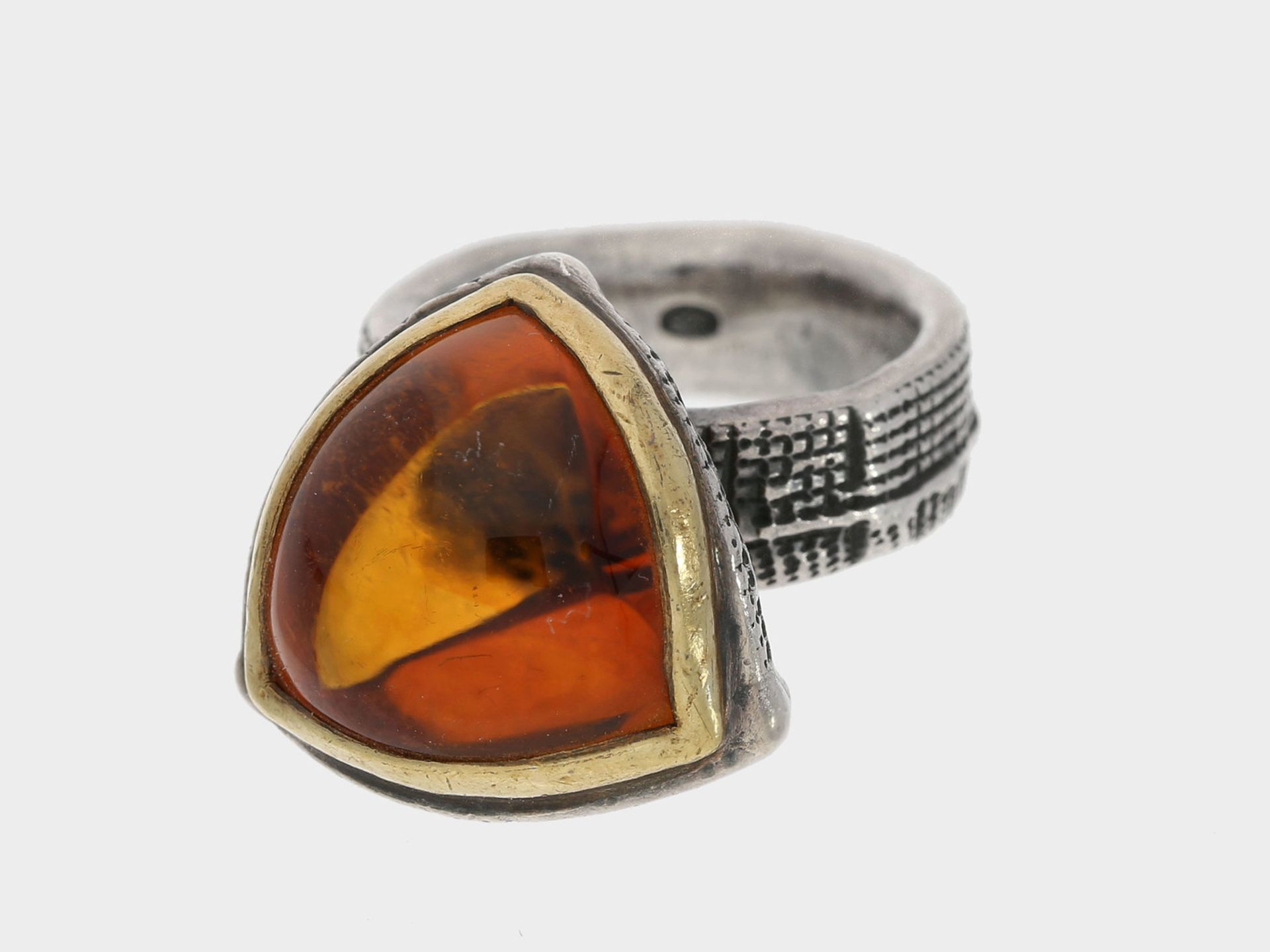 Ring: massiver Sterling-Silberring mit großem Farbstein in Goldfassung, dekorative HandarbeitCa.