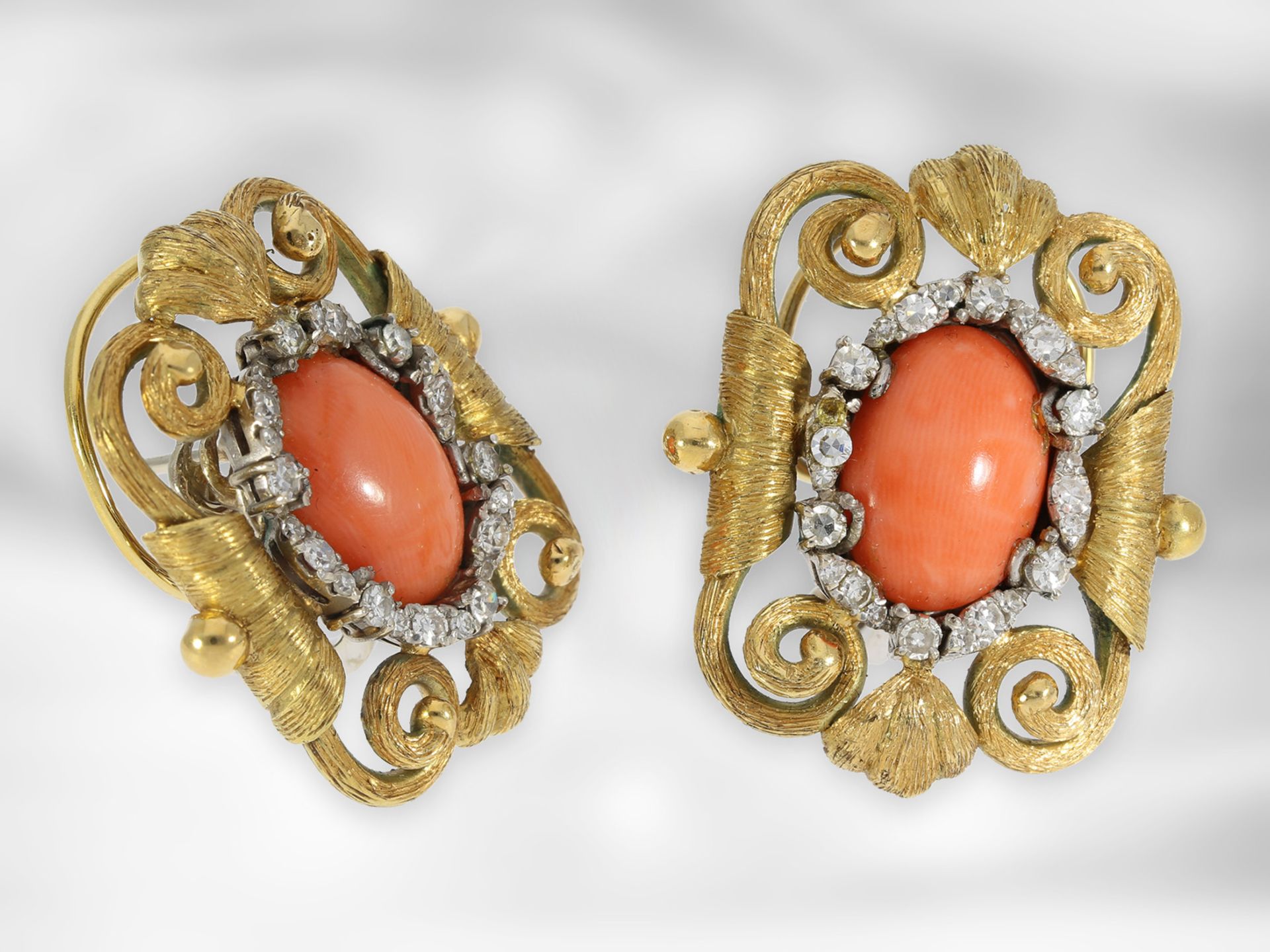 Ring/Ohrschmuck: sehr dekoratives, opulent verziertes antikes Schmuckset mit Engelshautkoralle und - Bild 6 aus 6
