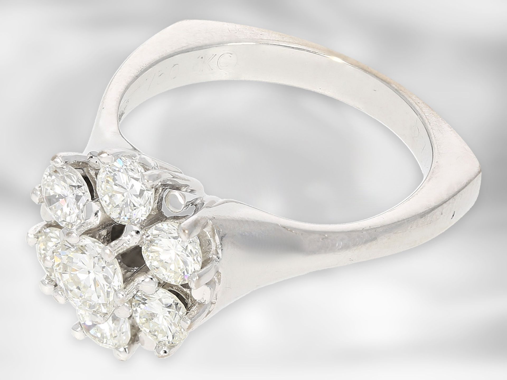 Ring: sehr dekorativer vintage Brillantring, insgesamt ca. 1,53ct, 18K Gold Ca. Ø17,5mm, RG55, - Bild 3 aus 3