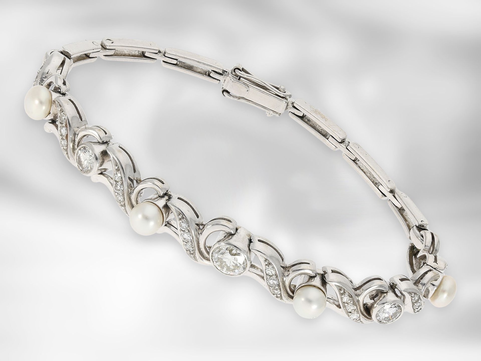 Armband: sehr dekoratives vintage Armband mit Brillanten und Perlen, insgesamt ca. 1,25ct, 14K - Bild 2 aus 3