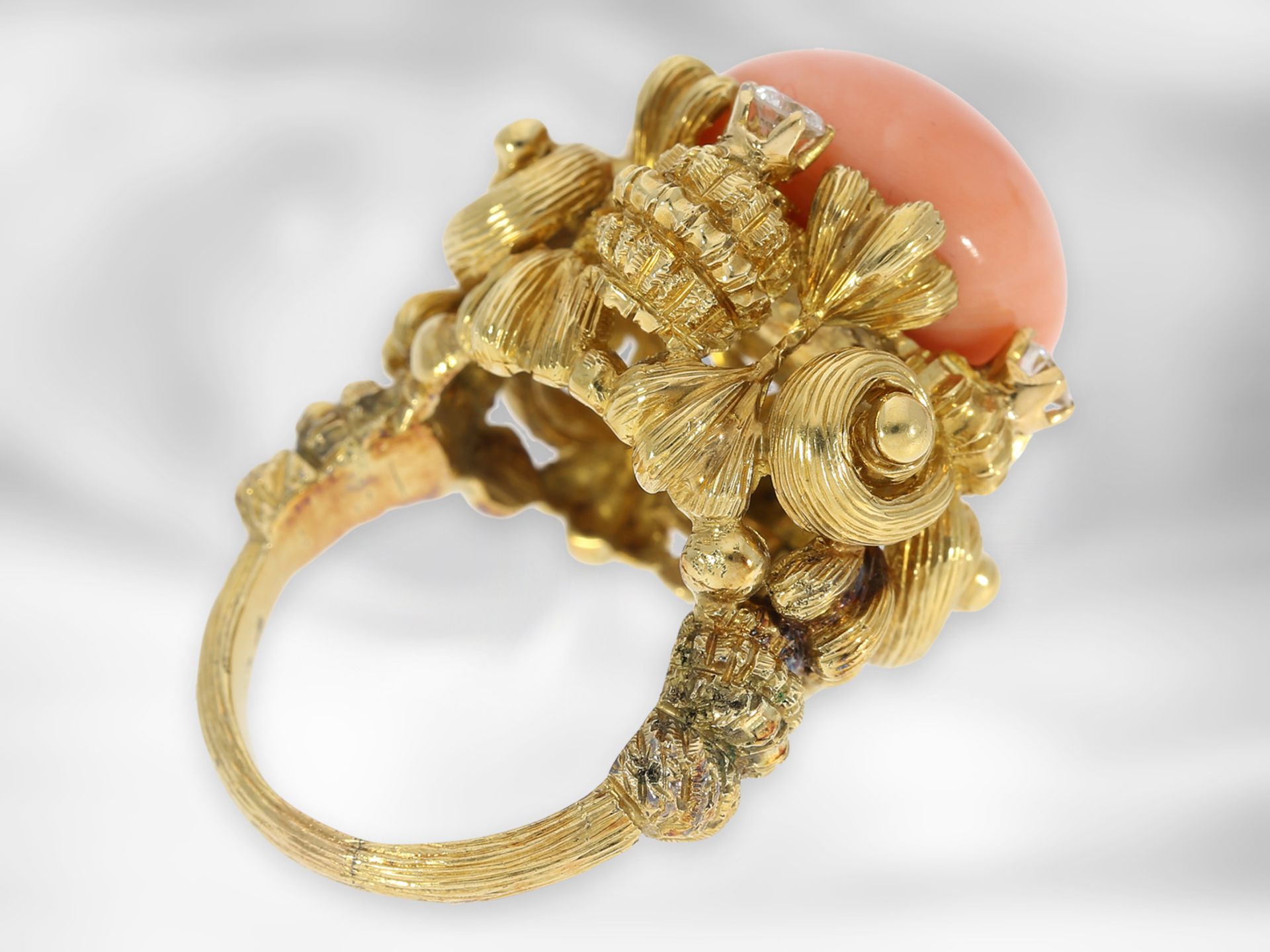 Ring/Ohrschmuck: sehr dekoratives, opulent verziertes antikes Schmuckset mit Engelshautkoralle und - Bild 3 aus 6