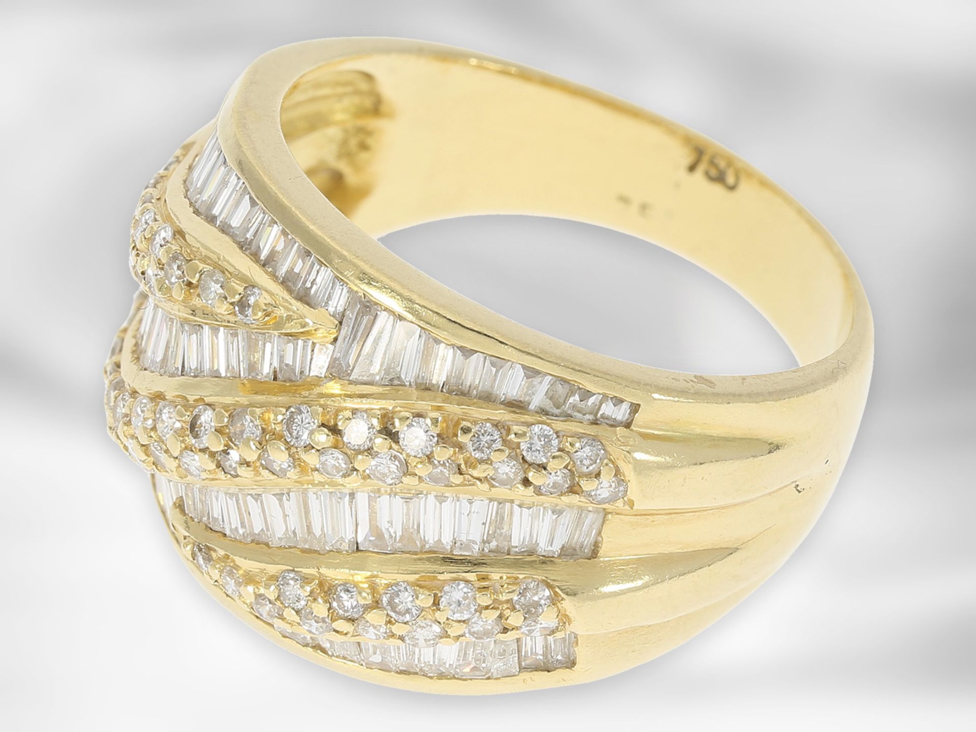 Ring: gelbgoldener vintage Ring mit Diamanten, insgesamt ca. 2ct, 18K Gold Ca. Ø19,5mm, RG61, Ring: - Bild 2 aus 2